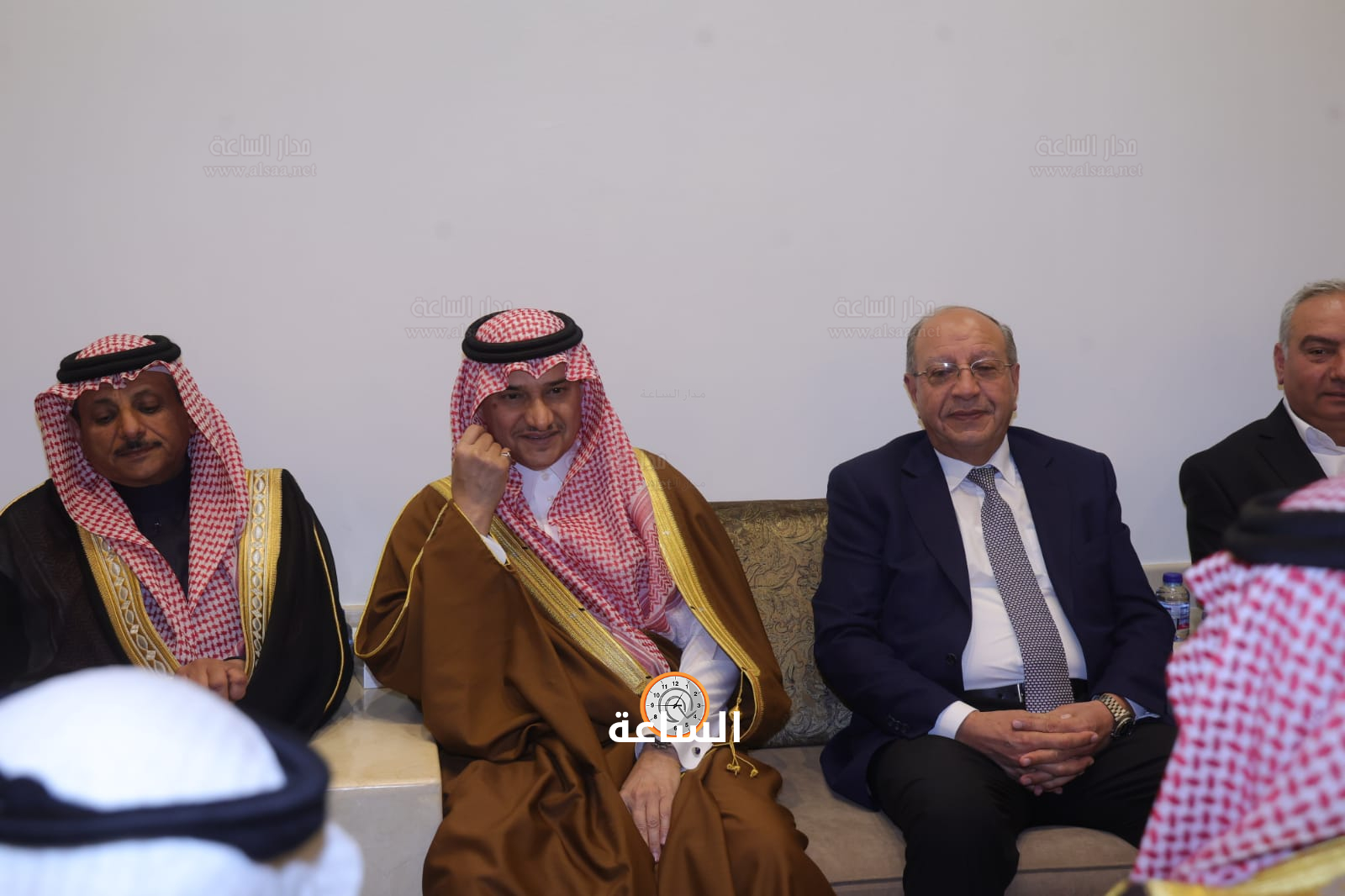 Madar Al-Saa Images 0.4351300841206127