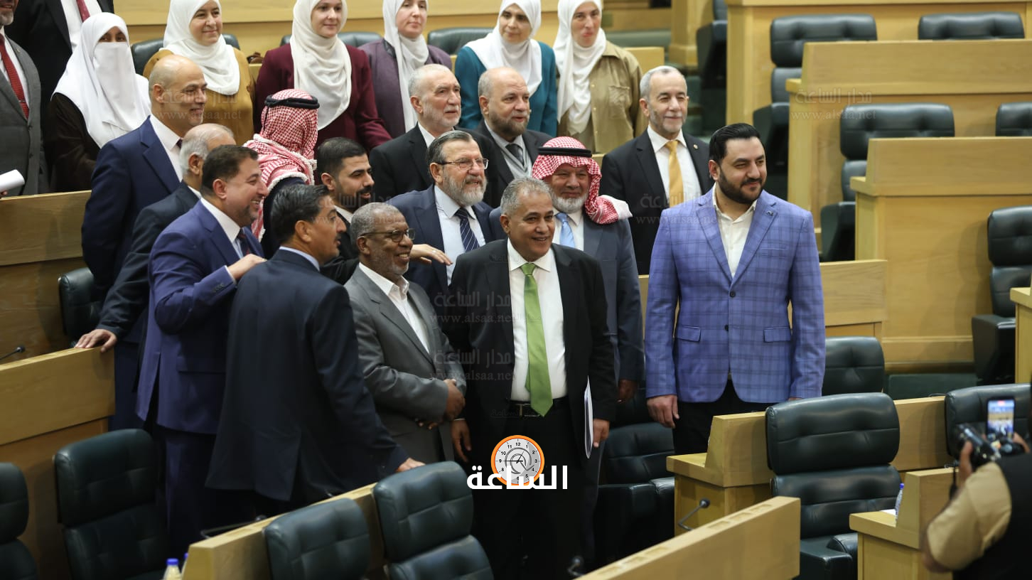 Madar Al-Saa Images 0.7630196279623747