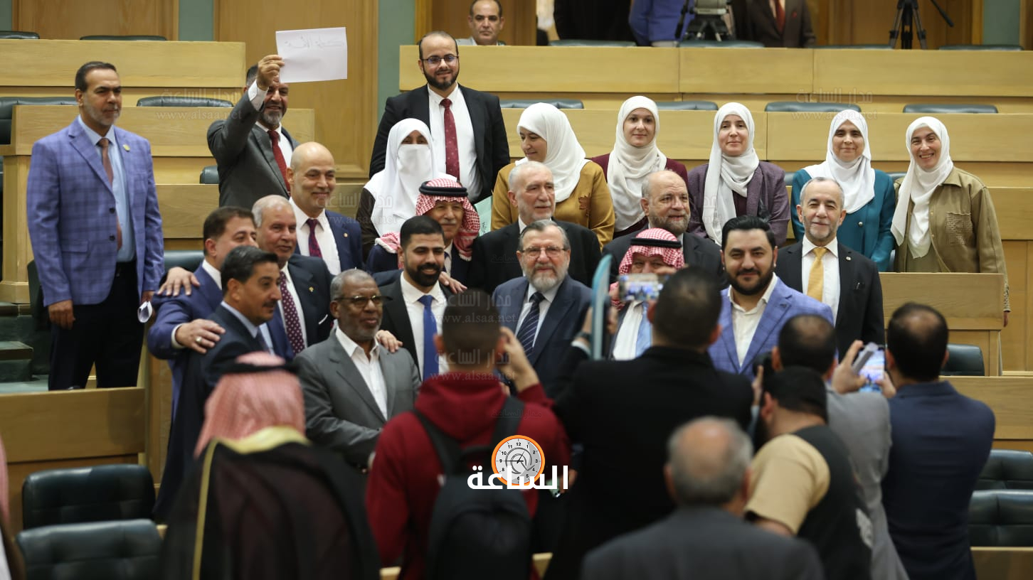 Madar Al-Saa Images 0.4987626623049738