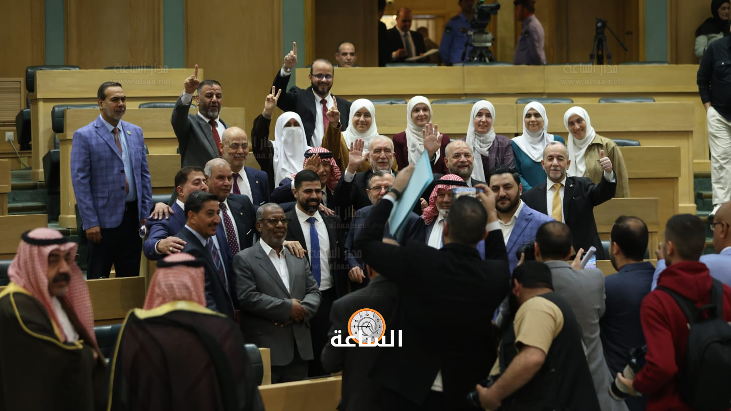 Madar Al-Saa Images 0.7012748350819837