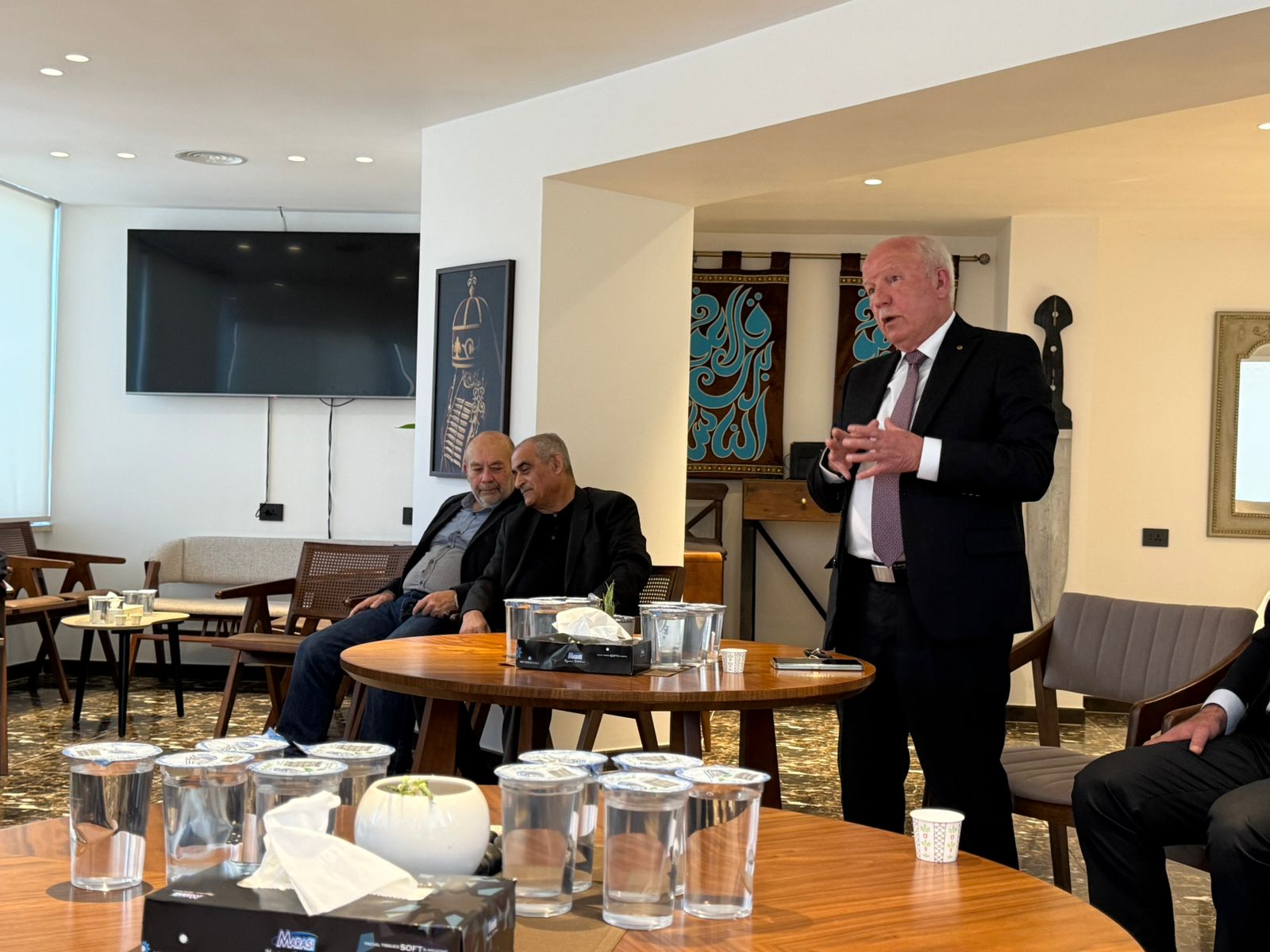 Madar Al-Saa Images 0.5699927187114662