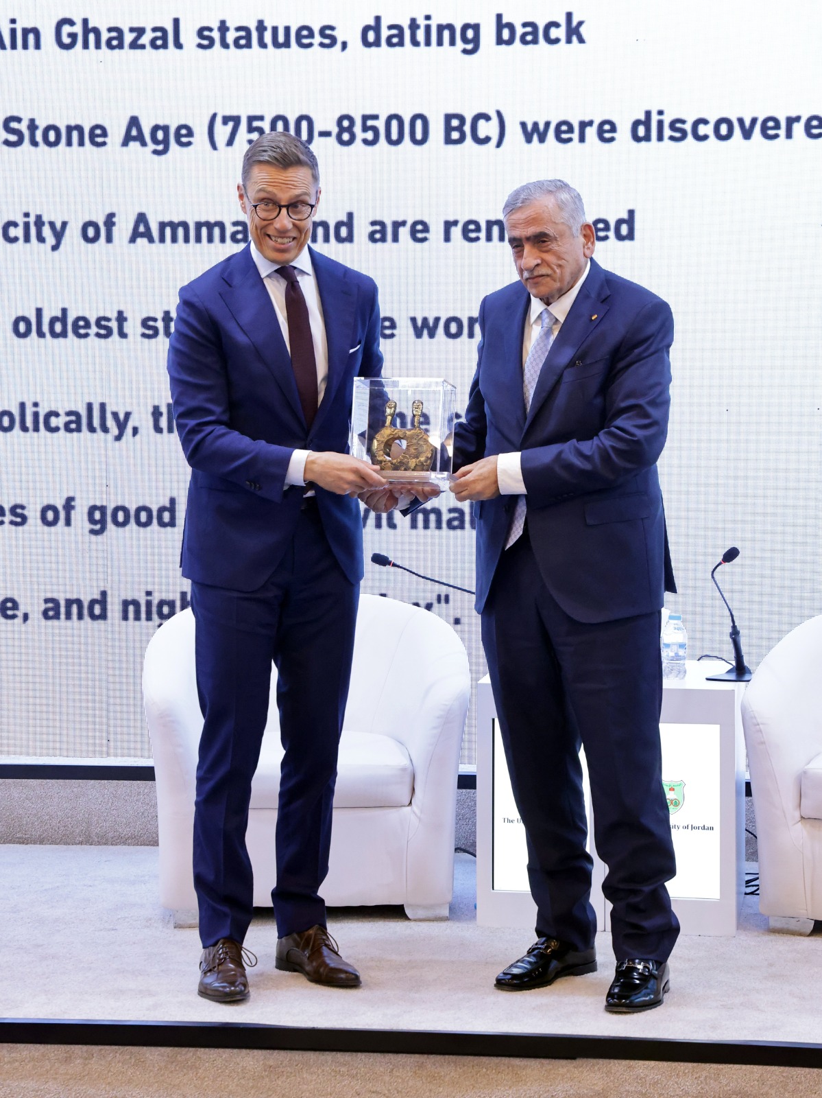 Madar Al-Saa Images 0.6765398567386879