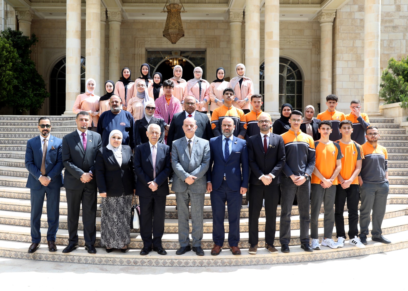 Madar Al-Saa Images 0.5181702195357881