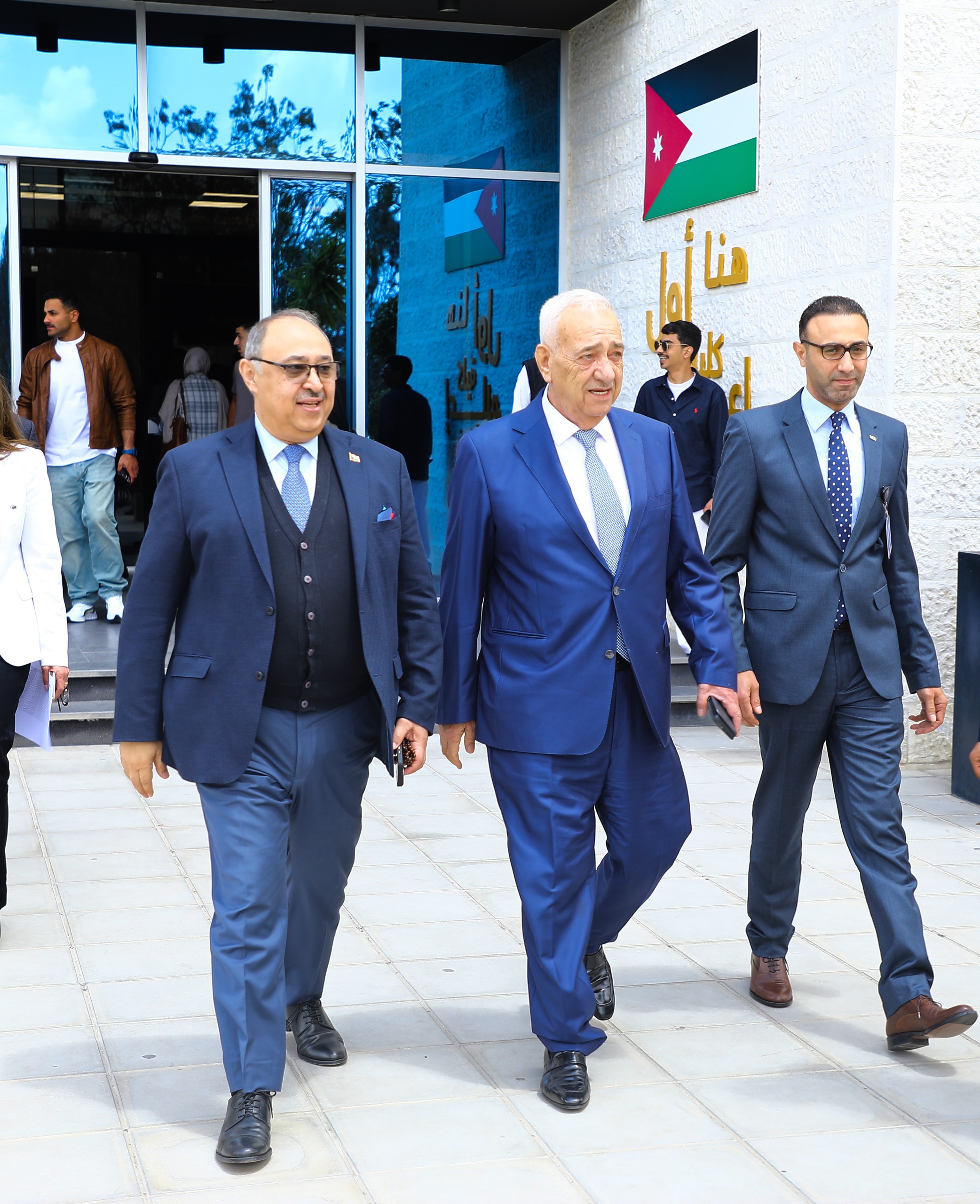 Madar Al-Saa Images 0.9714256410748476