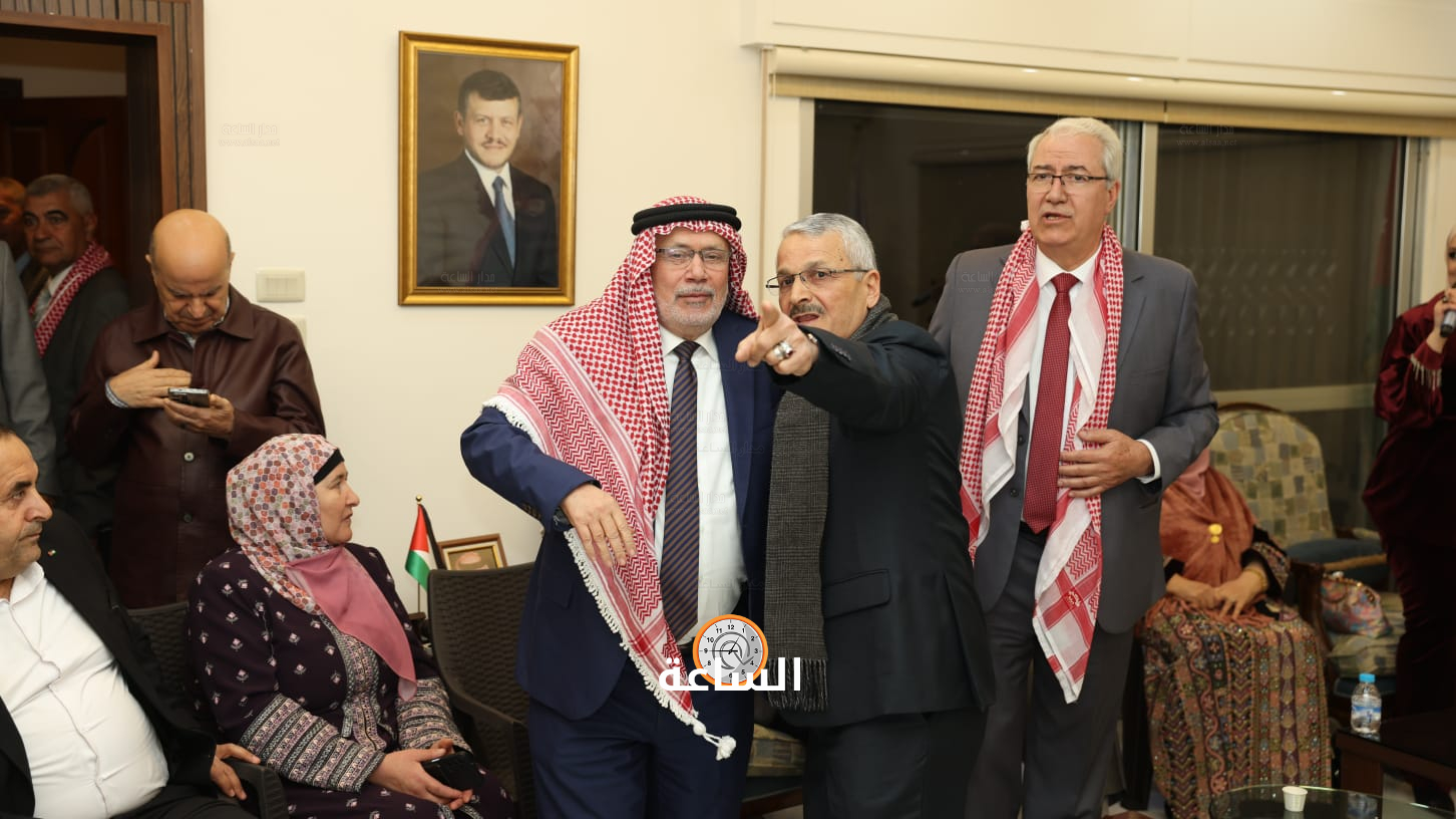 Madar Al-Saa Images 0.23720876445201144