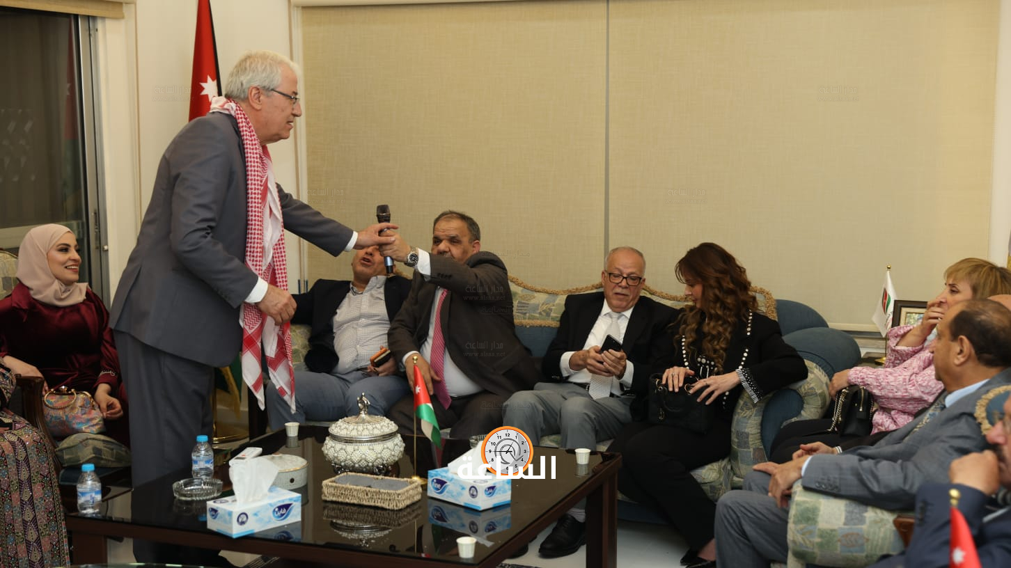 Madar Al-Saa Images 0.1650395601035024