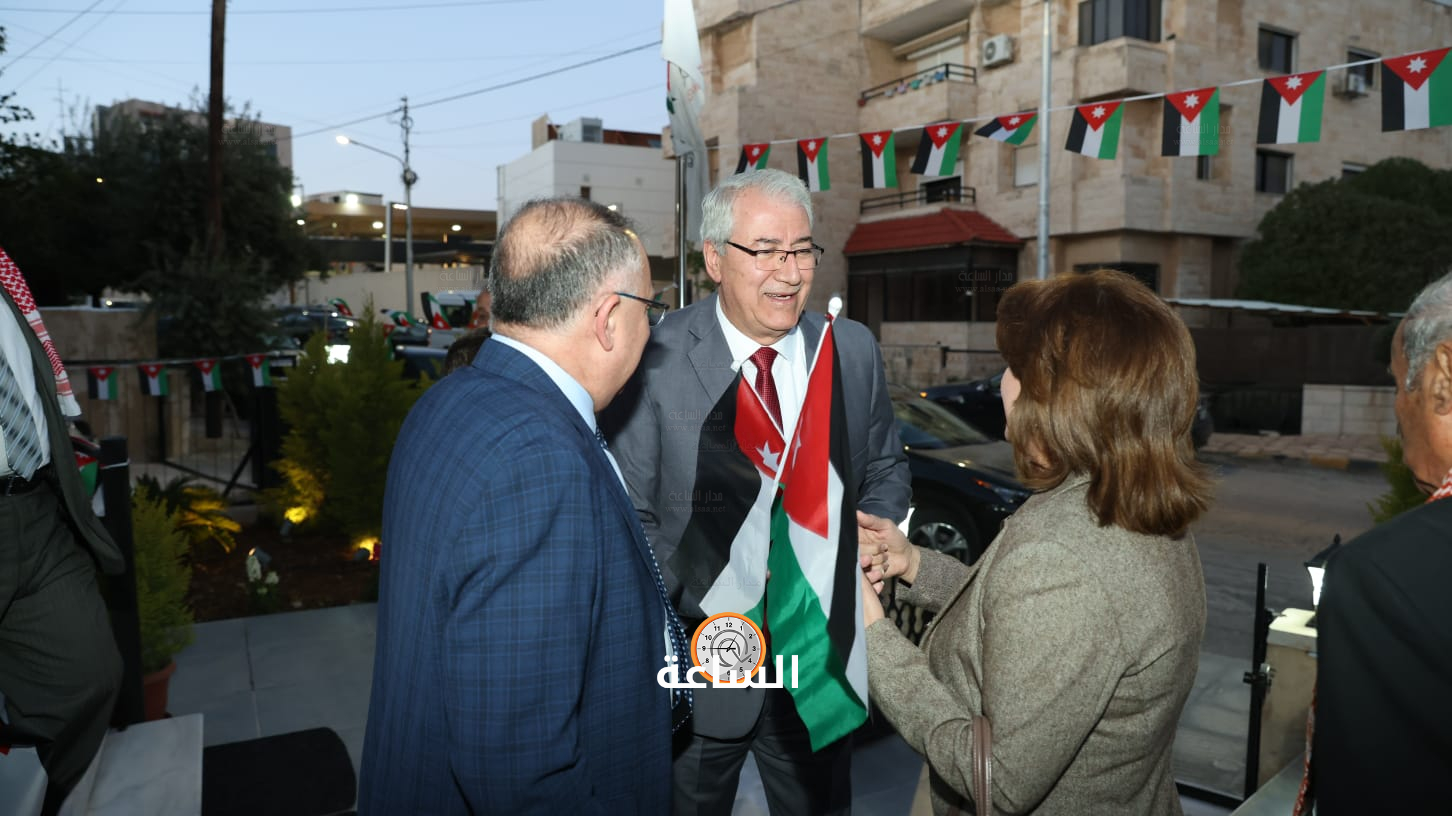 Madar Al-Saa Images 0.8341194025893877