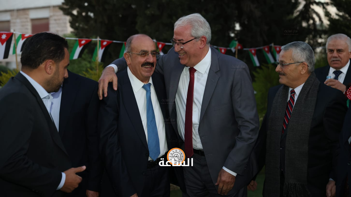 Madar Al-Saa Images 0.4398377191086299