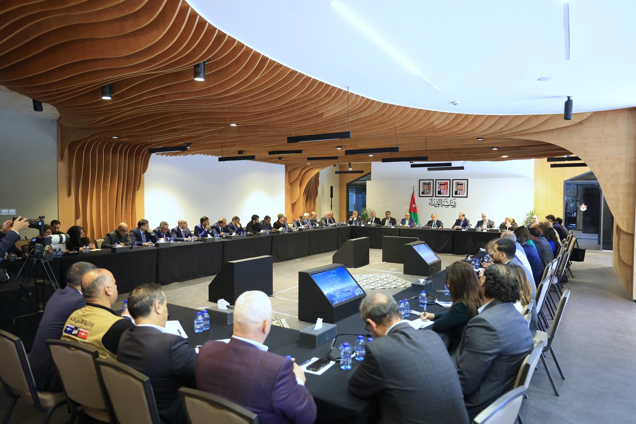 Madar Al-Saa Images 0.7464001889153542