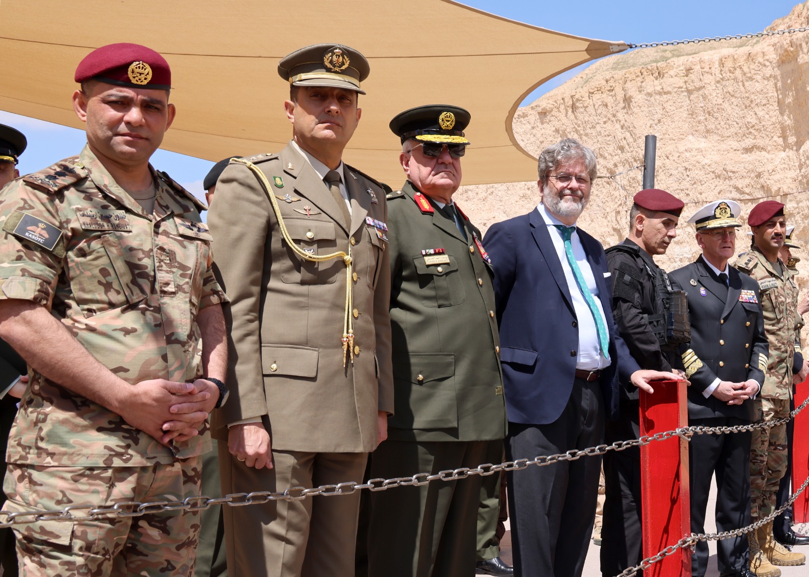 Madar Al-Saa Images 0.49314228325068965