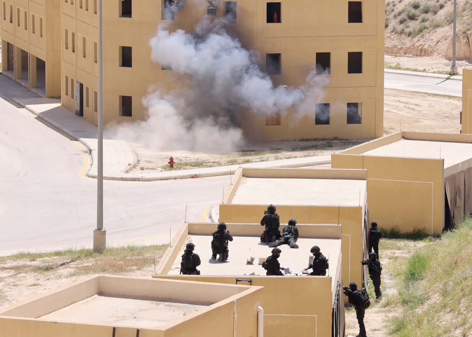 Madar Al-Saa Images 0.456140477876097