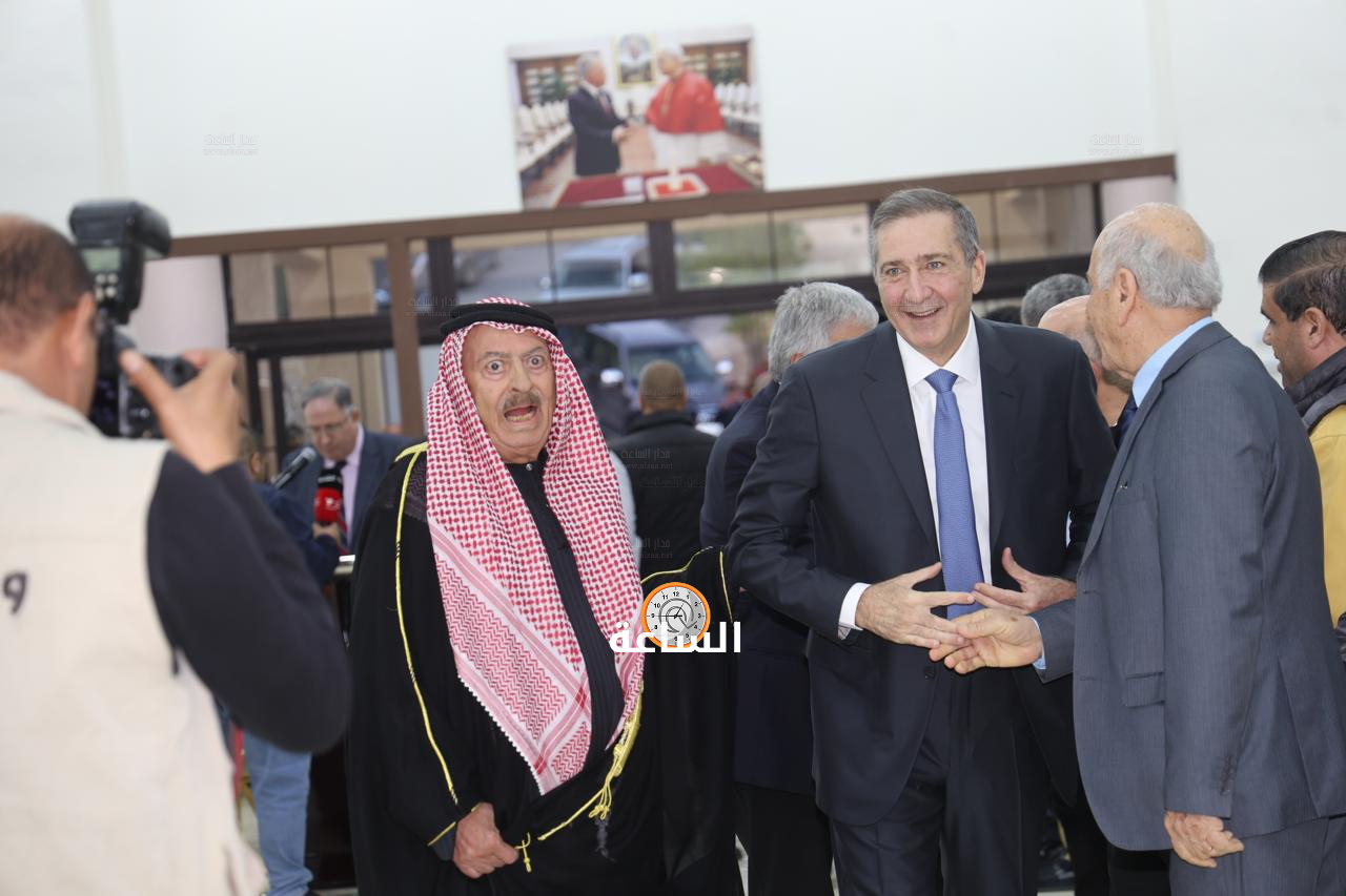 Madar Al-Saa Images 0.3852792789398529