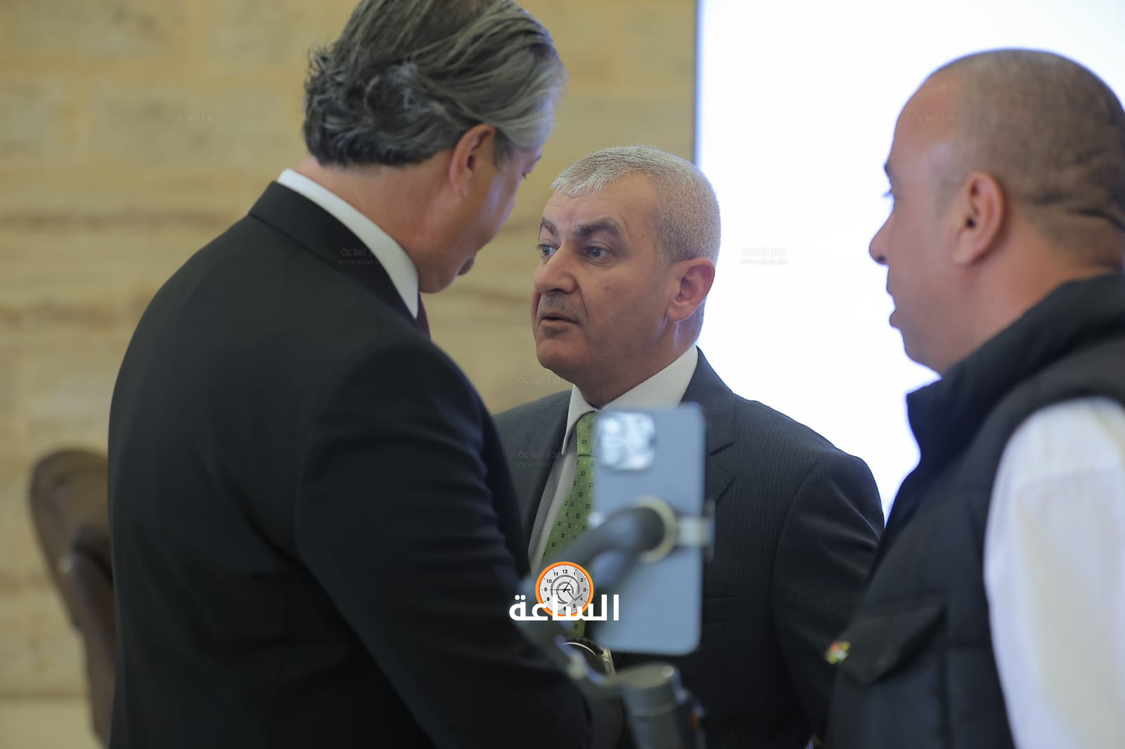 Madar Al-Saa Images 0.8110009894130141