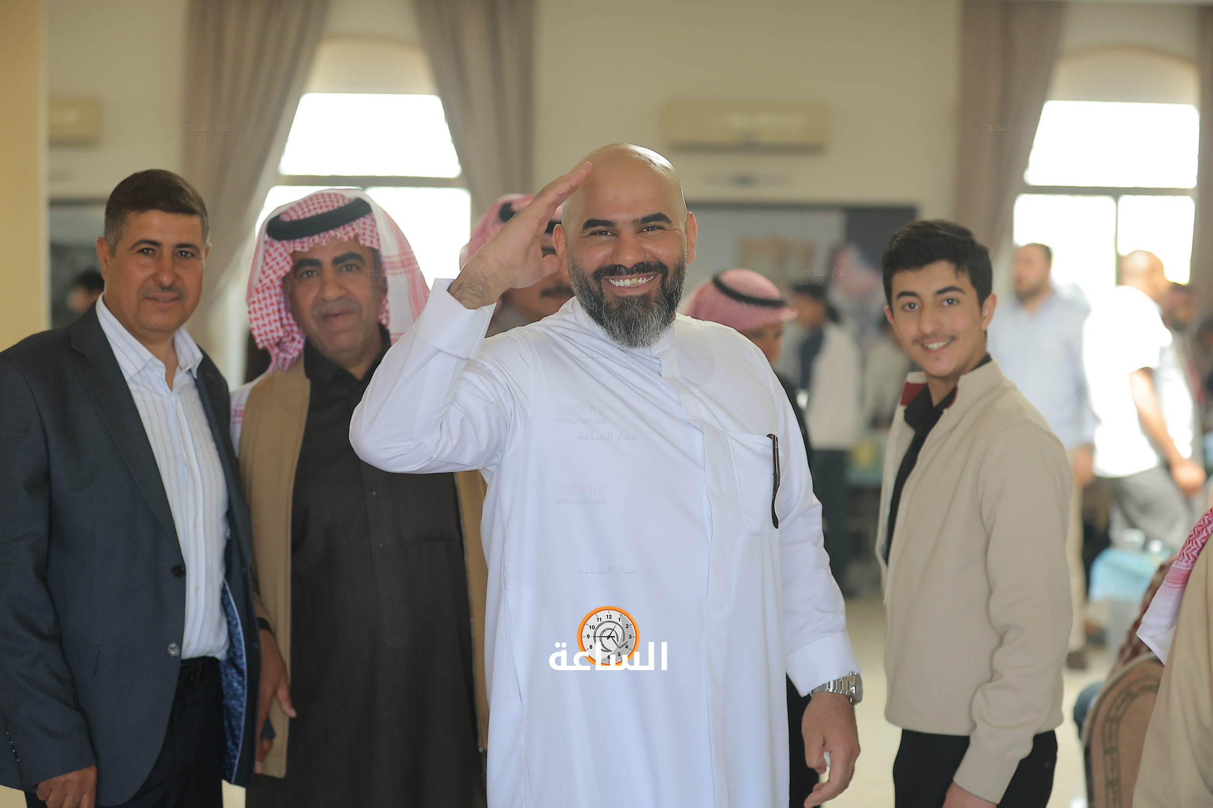 Madar Al-Saa Images 0.4266683328169696