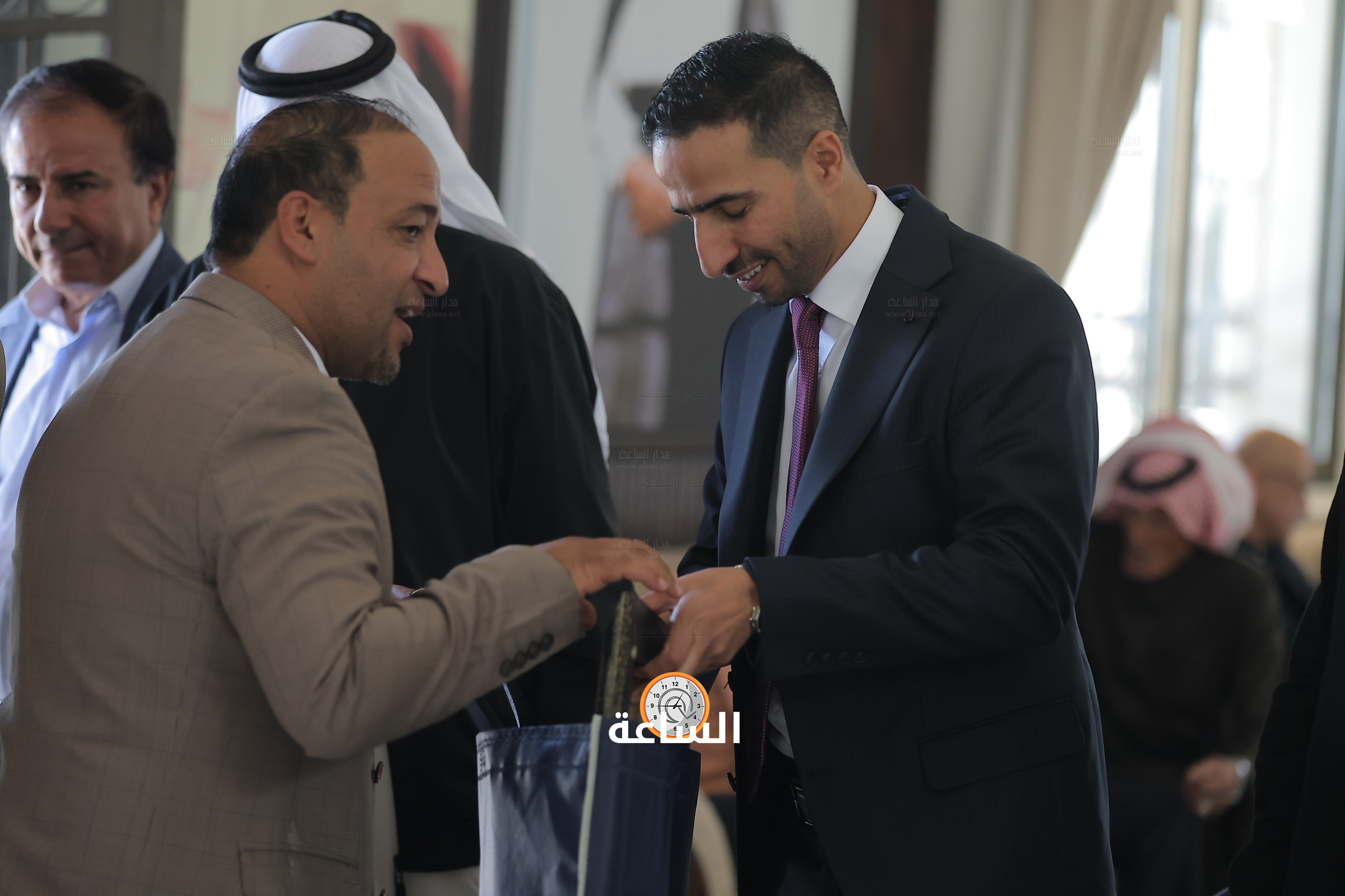 Madar Al-Saa Images 0.667383290687705