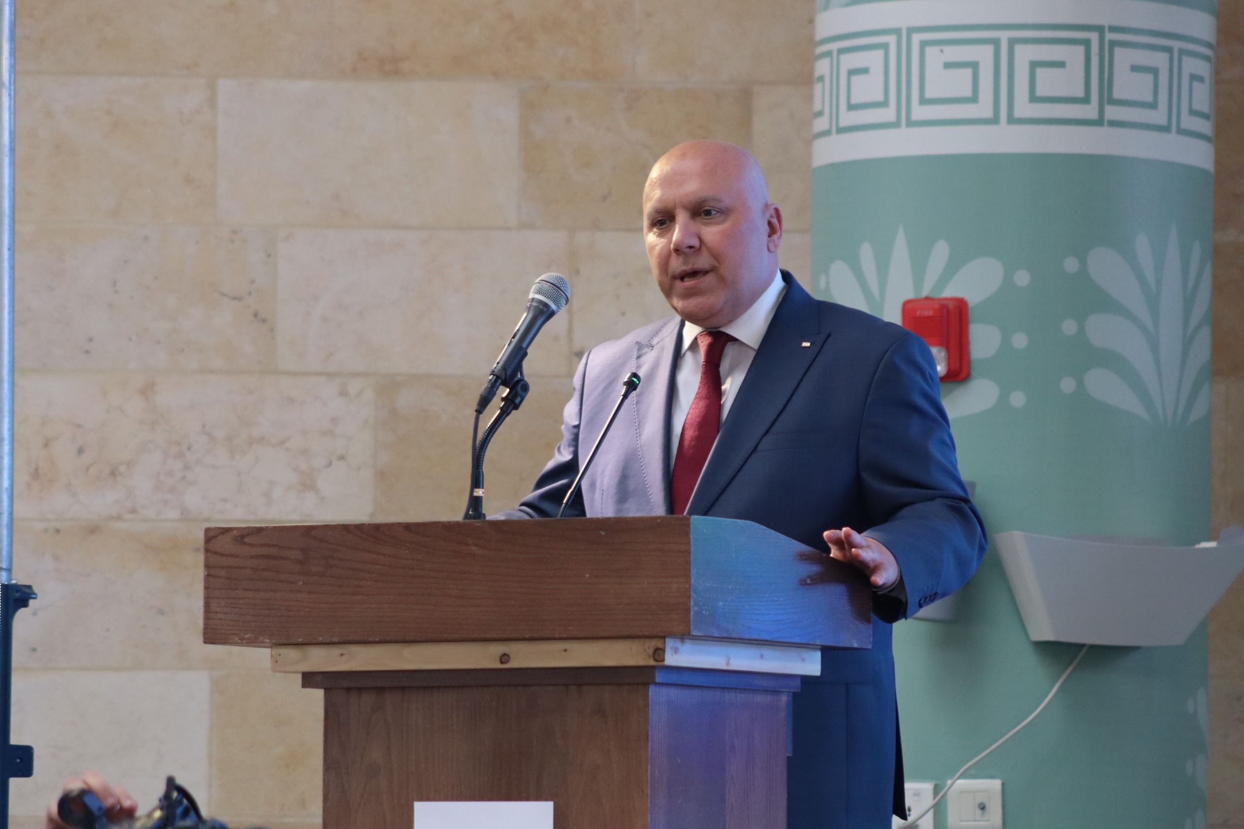 Madar Al-Saa Images 0.05962313989154111