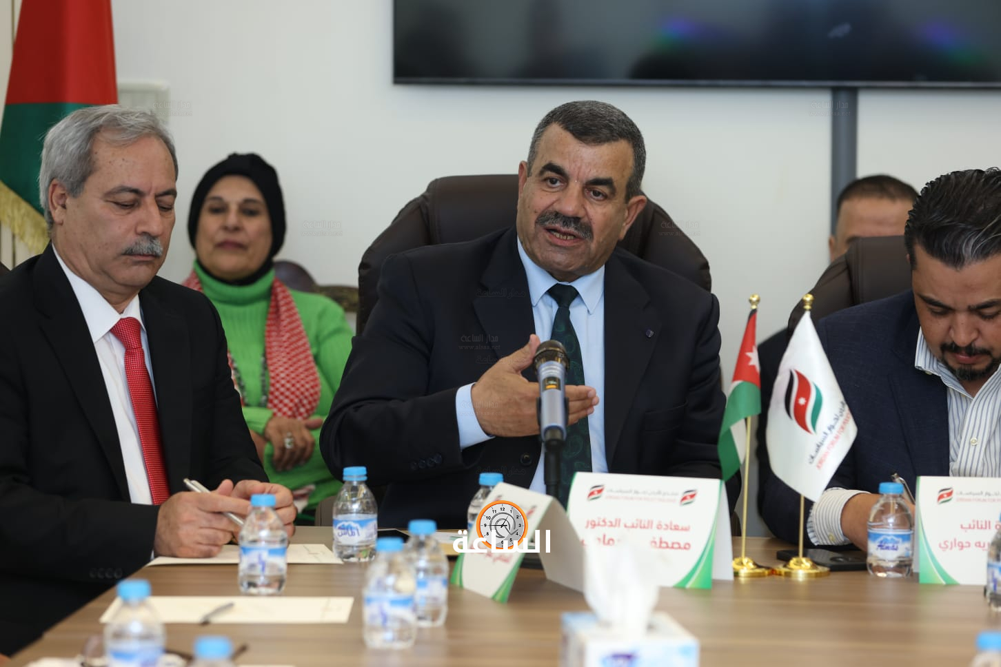 Madar Al-Saa Images 0.562805298440885