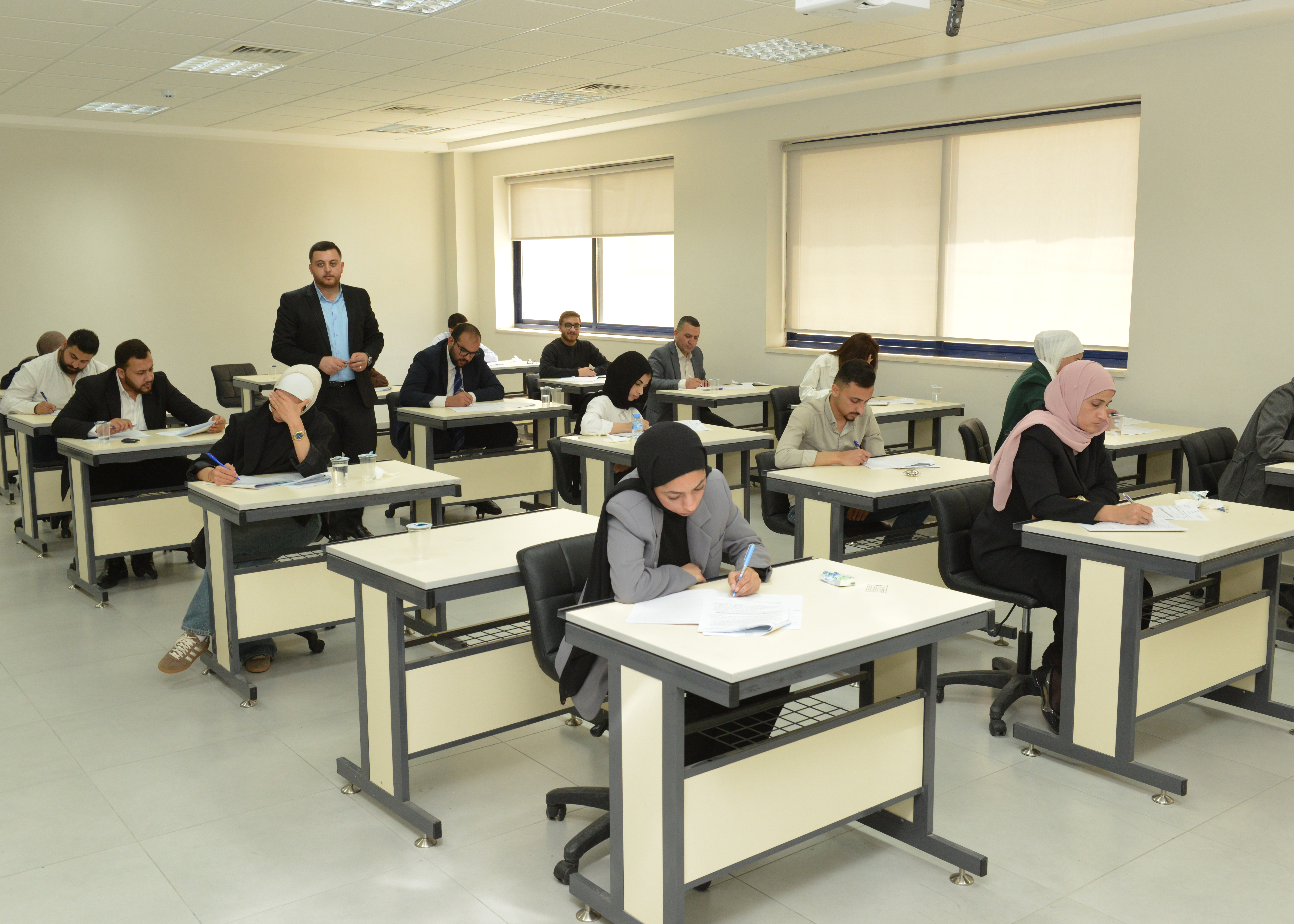 Madar Al-Saa Images 0.7067923867466258