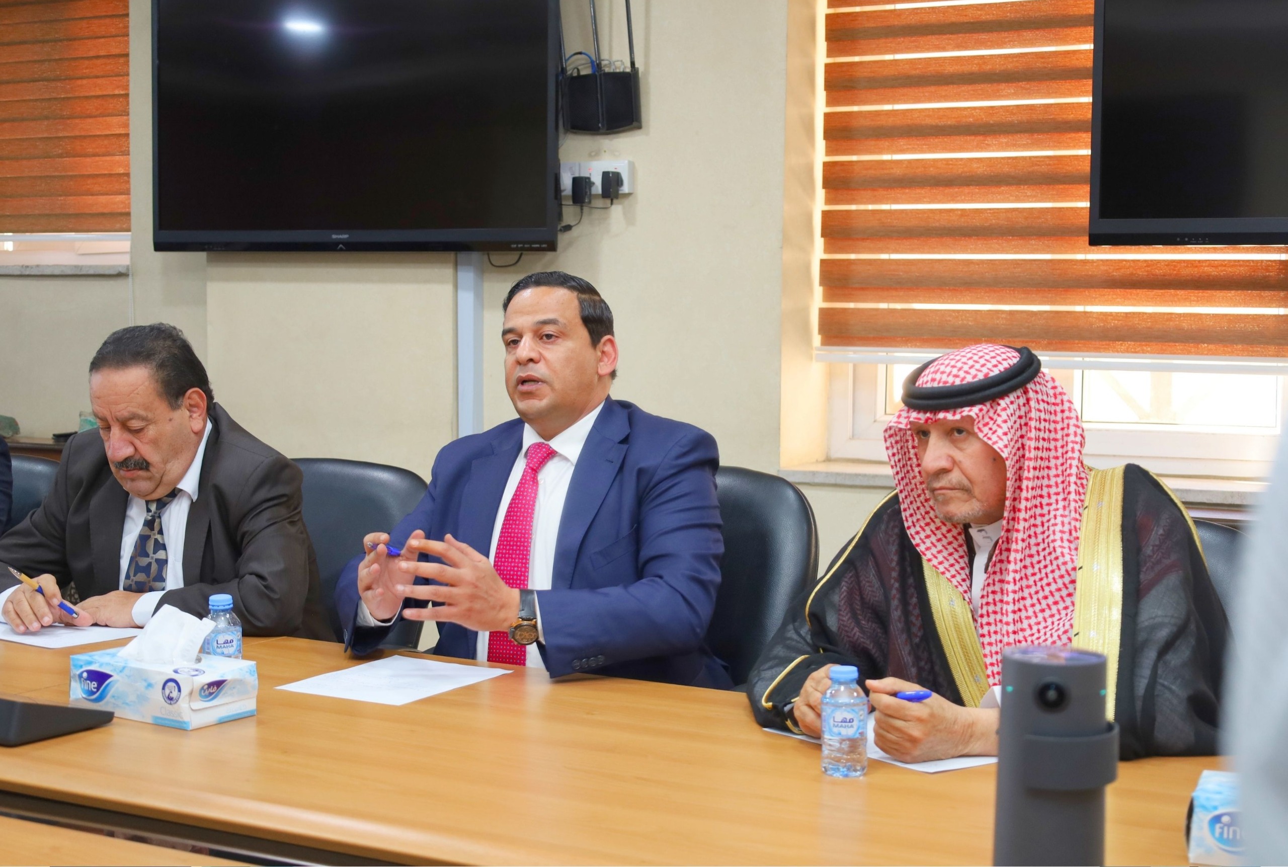 Madar Al-Saa Images 0.9186921383531018