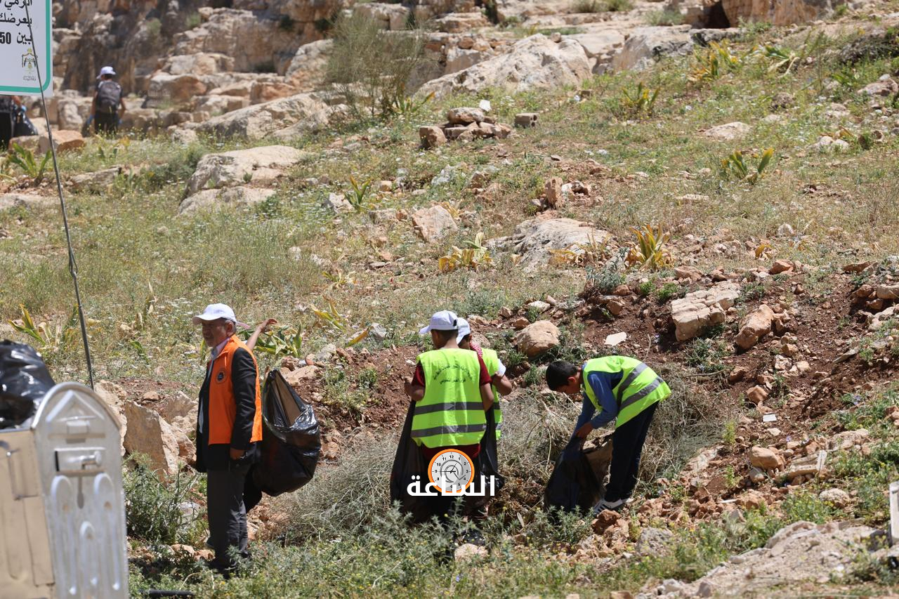 Madar Al-Saa Images 0.35514207441399115