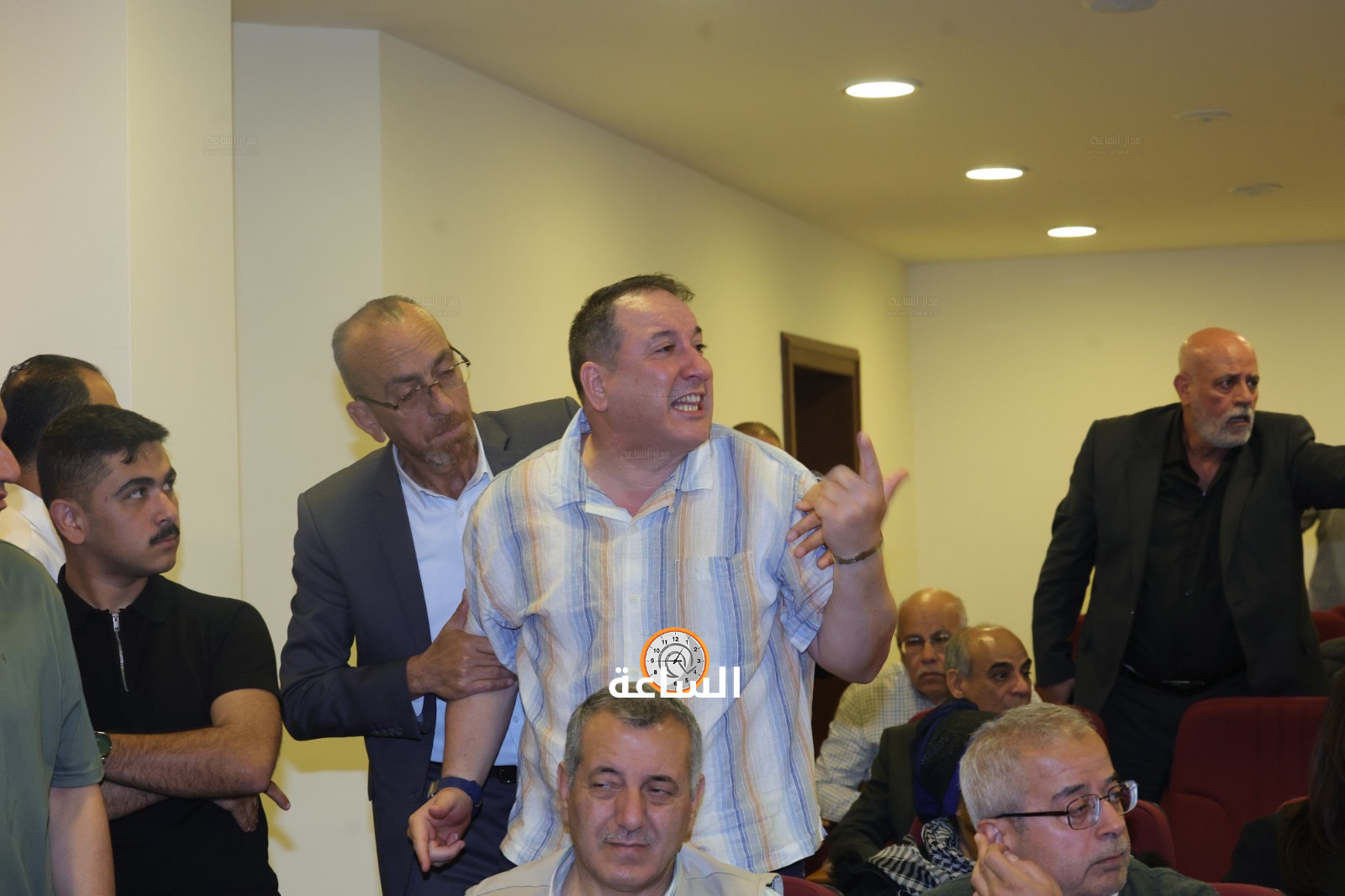 Madar Al-Saa Images 0.2372732738520289