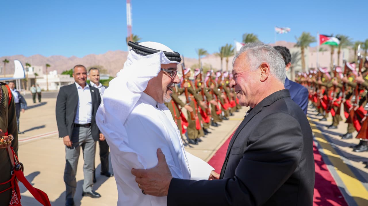 Madar Al-Saa Images 0.056514199727442205