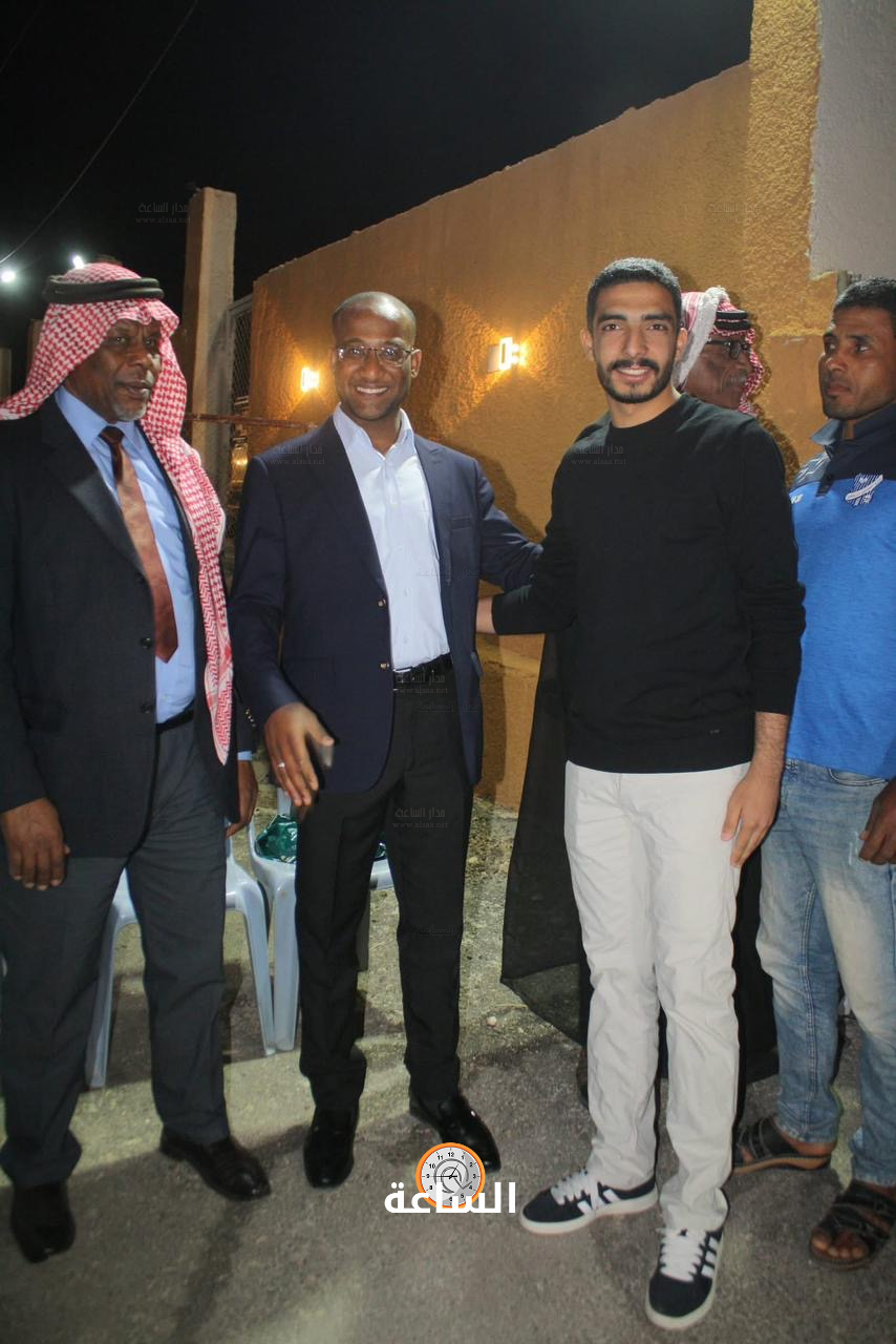 Madar Al-Saa Images 0.40050940143041636