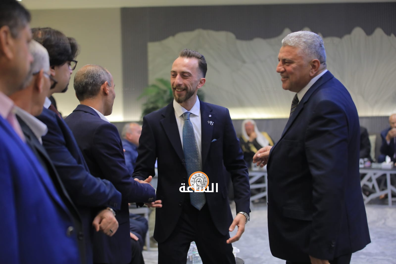 Madar Al-Saa Images 0.3779114401146182