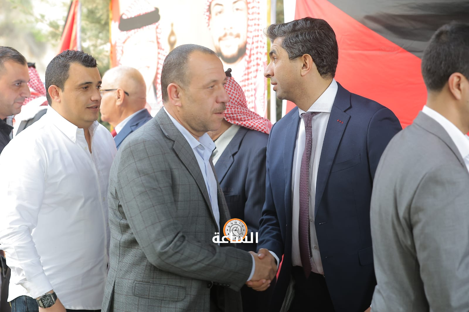 Madar Al-Saa Images 0.10120539764145164