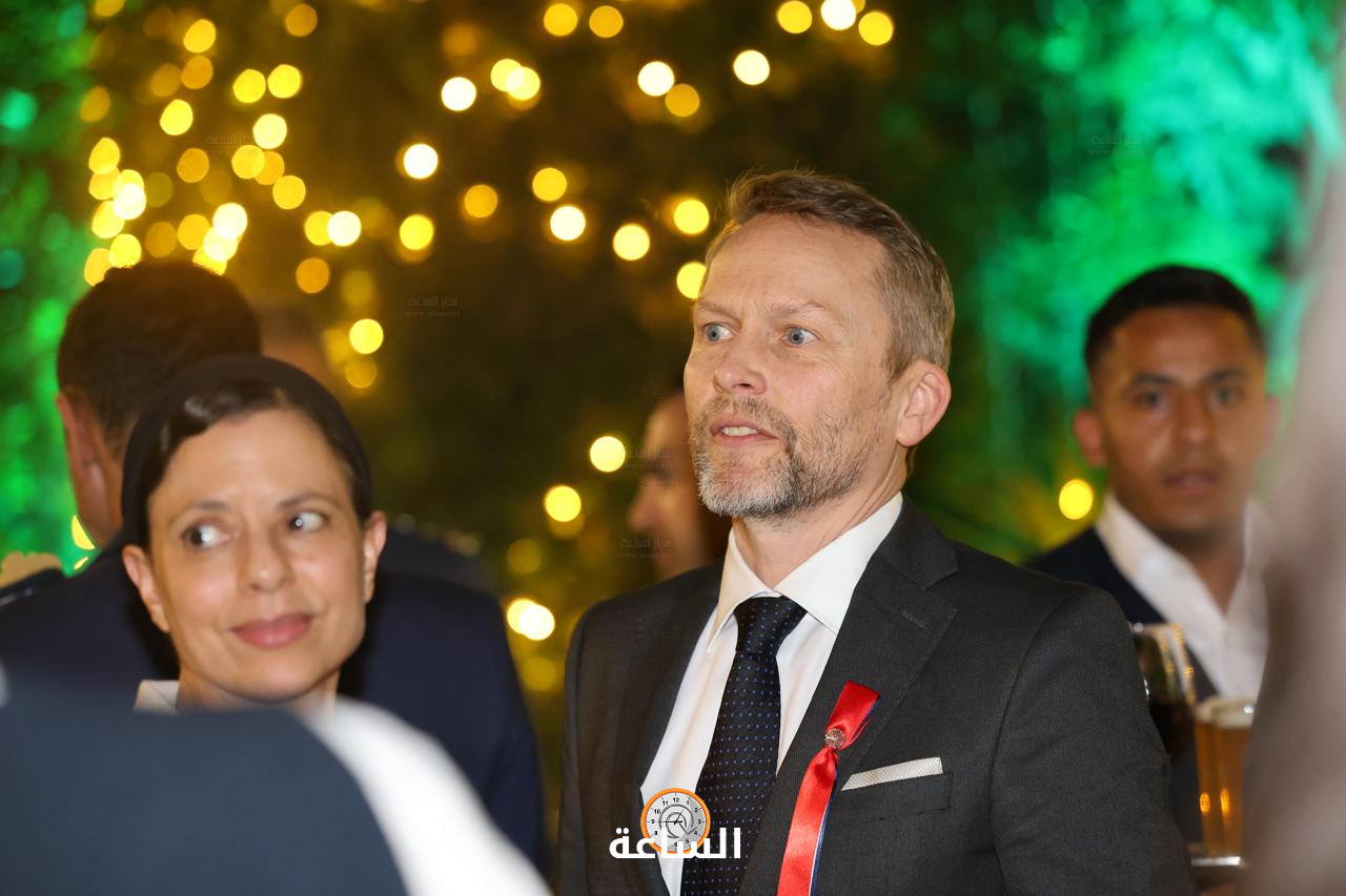Madar Al-Saa Images 0.909469150833903