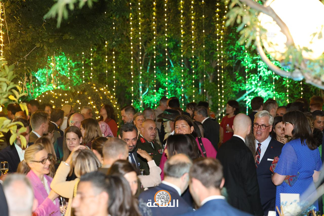 Madar Al-Saa Images 0.9129129216155722