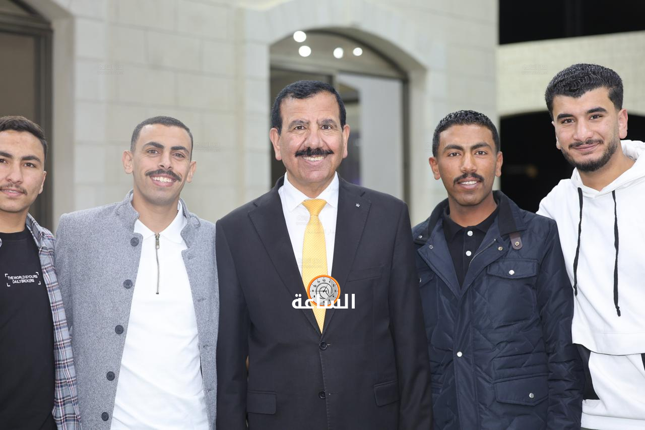 Madar Al-Saa Images 0.004853590410569653