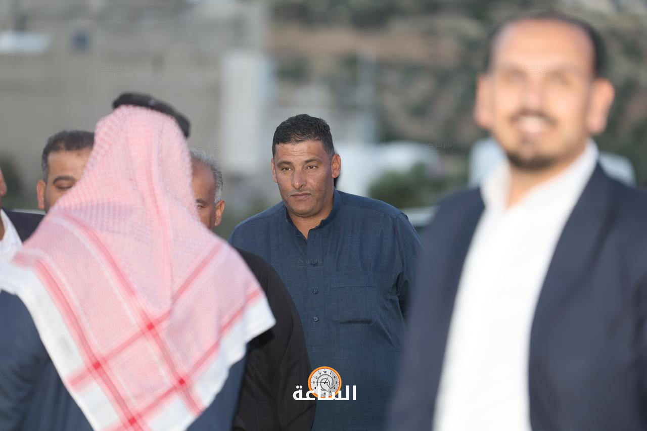 Madar Al-Saa Images 0.2406055799837885