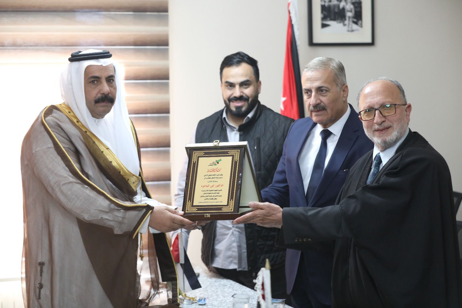 Madar Al-Saa Images 0.6698385207468258