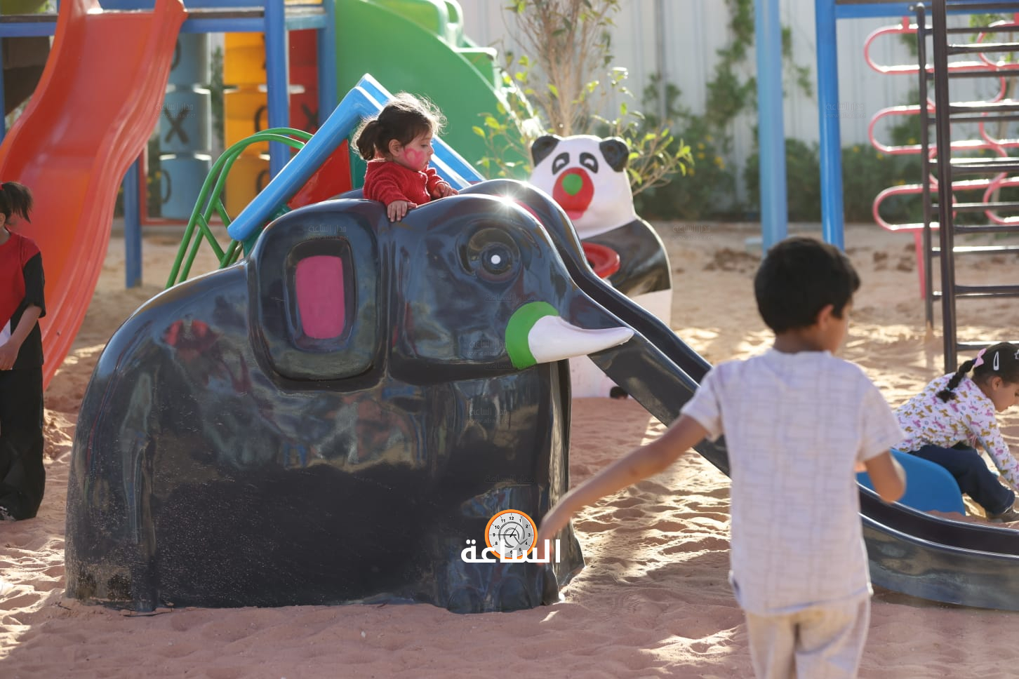 Madar Al-Saa Images 0.881742711709527