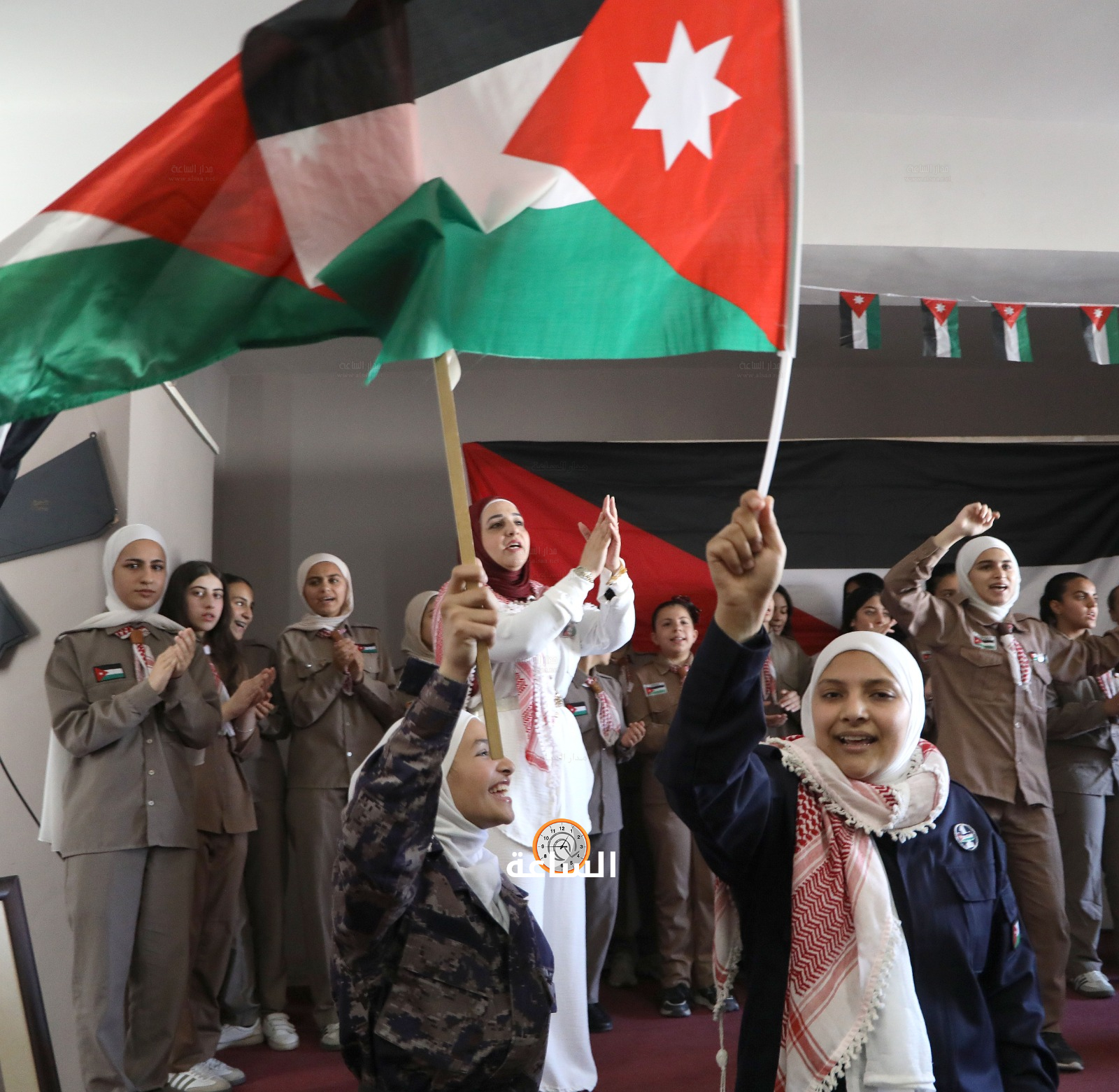 Madar Al-Saa Images 0.49910327405183874
