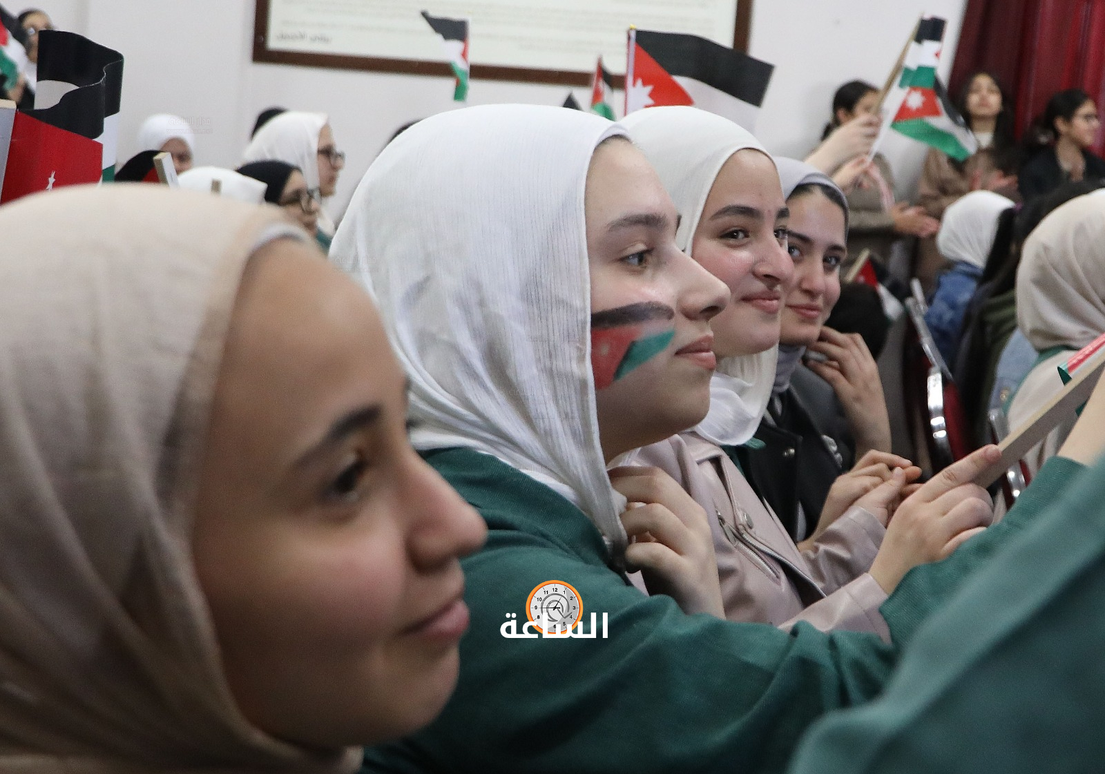 Madar Al-Saa Images 0.743705177313579