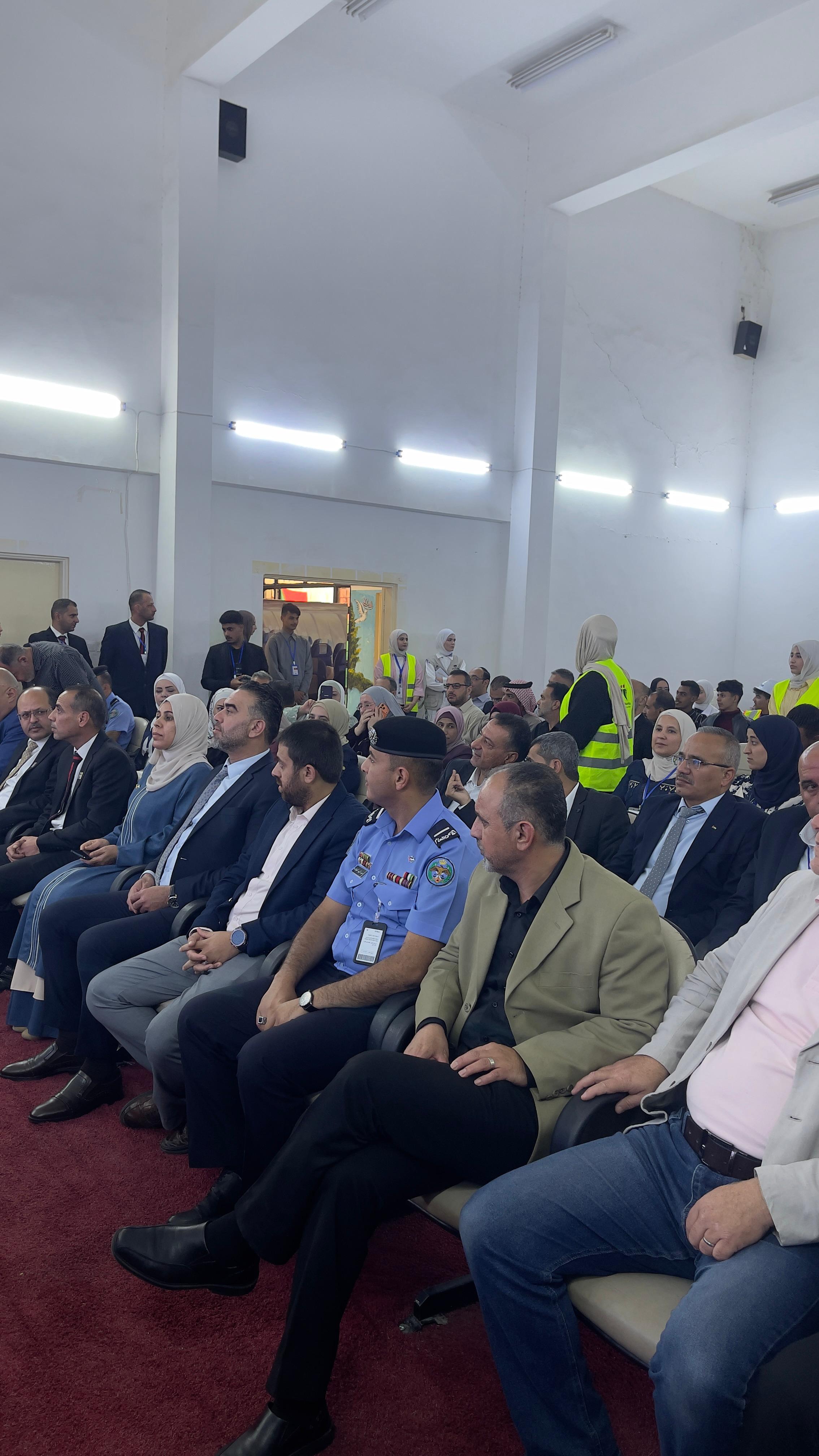 Madar Al-Saa Images 0.5856951430908476