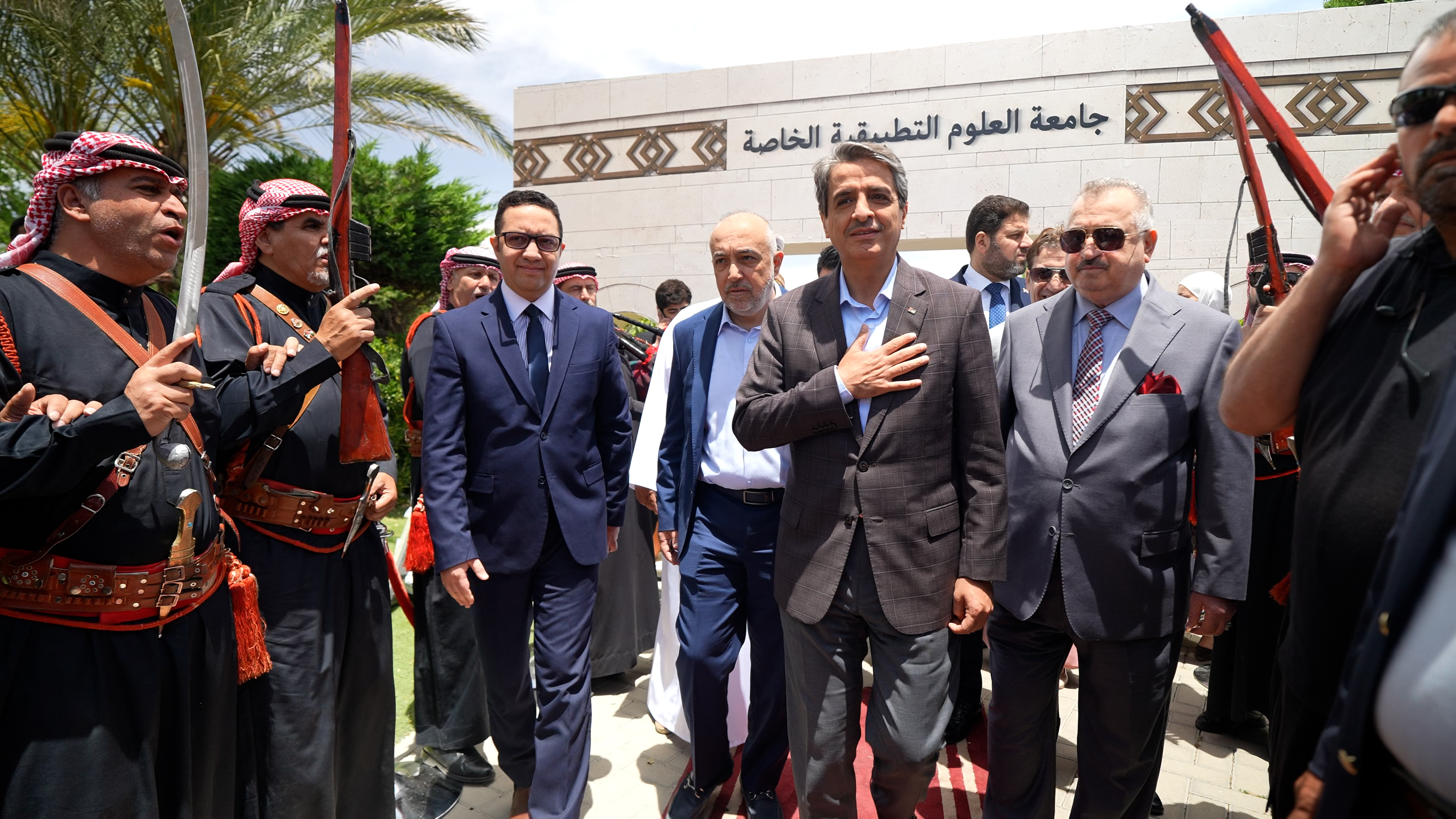 Madar Al-Saa Images 0.574911355992657