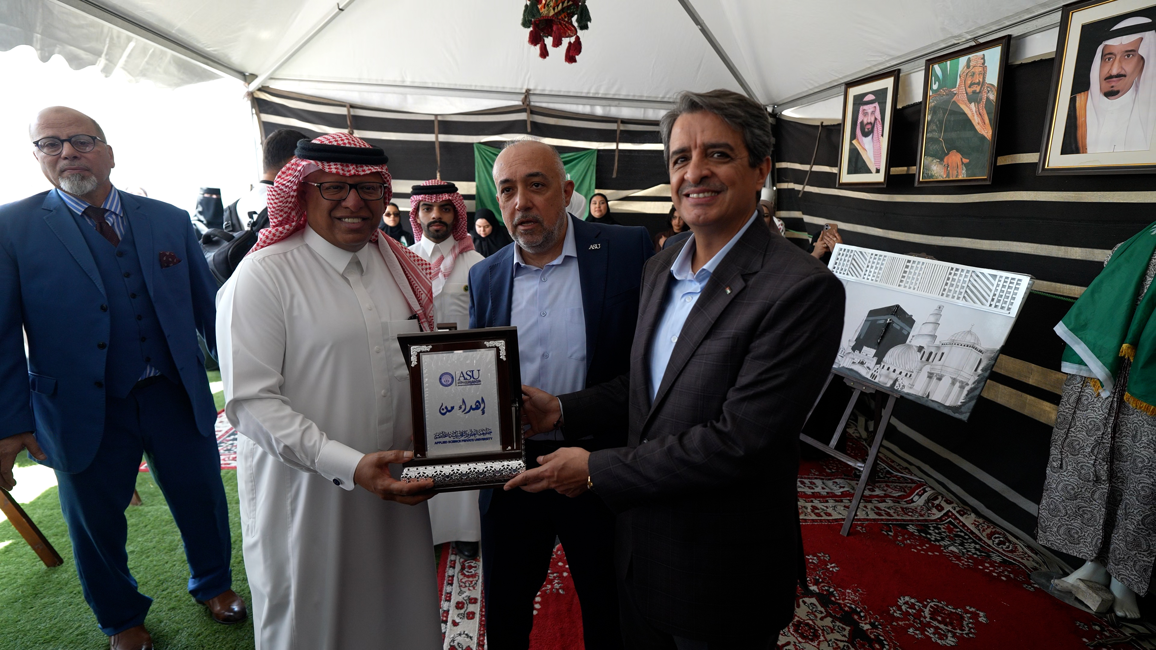 Madar Al-Saa Images 0.7834581947278181