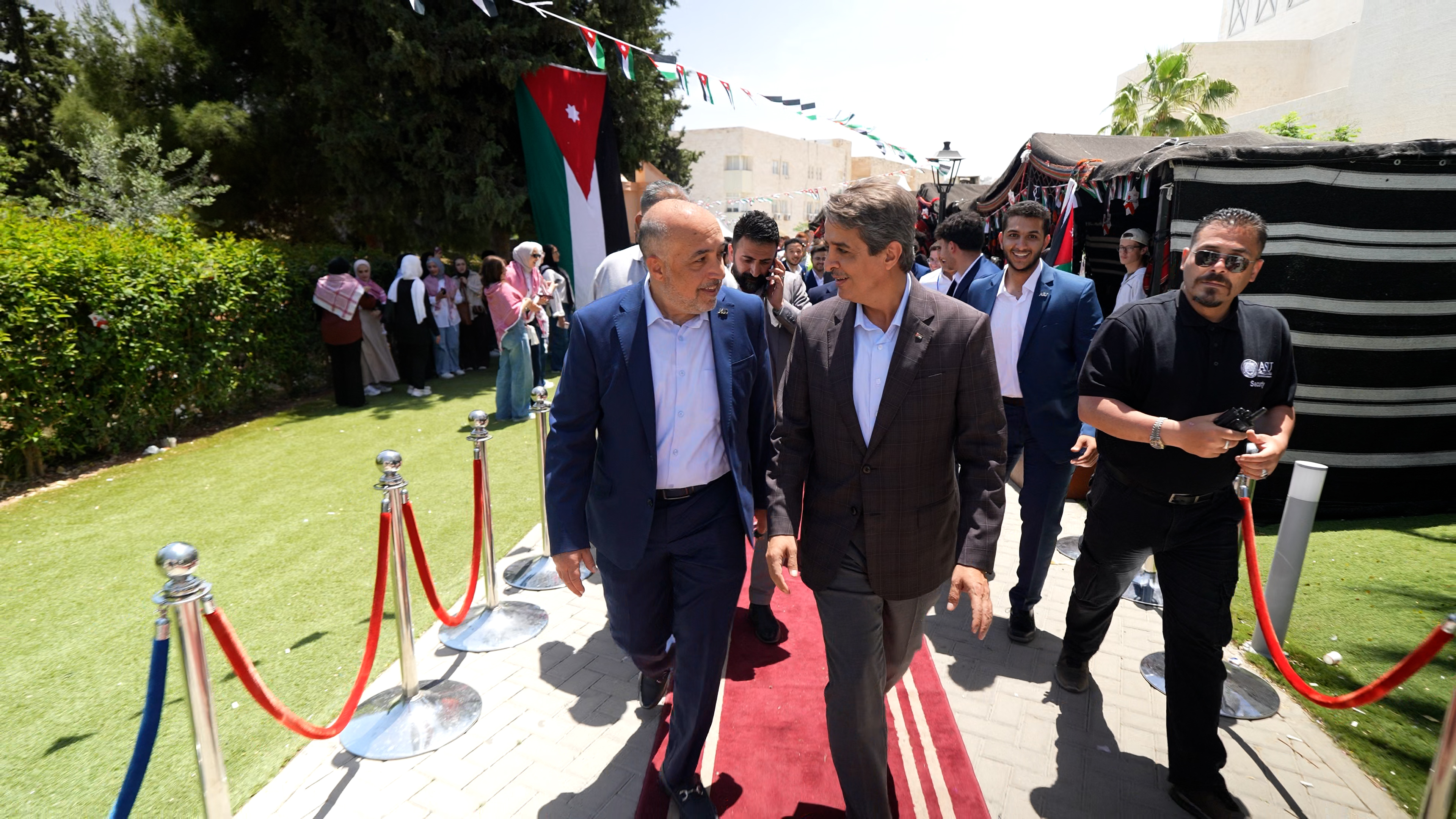 Madar Al-Saa Images 0.3425384068764352