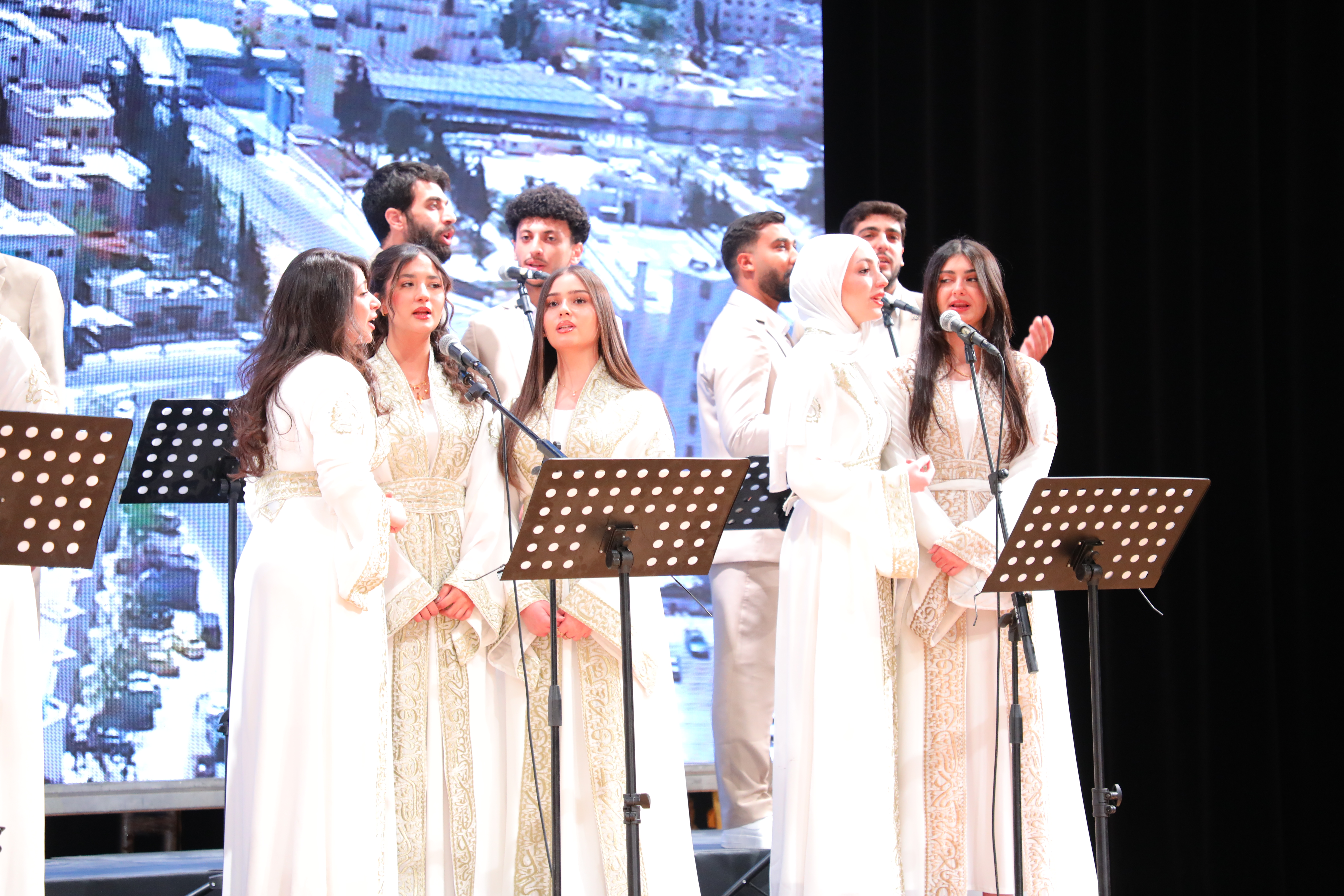 Madar Al-Saa Images 0.3847888259733083