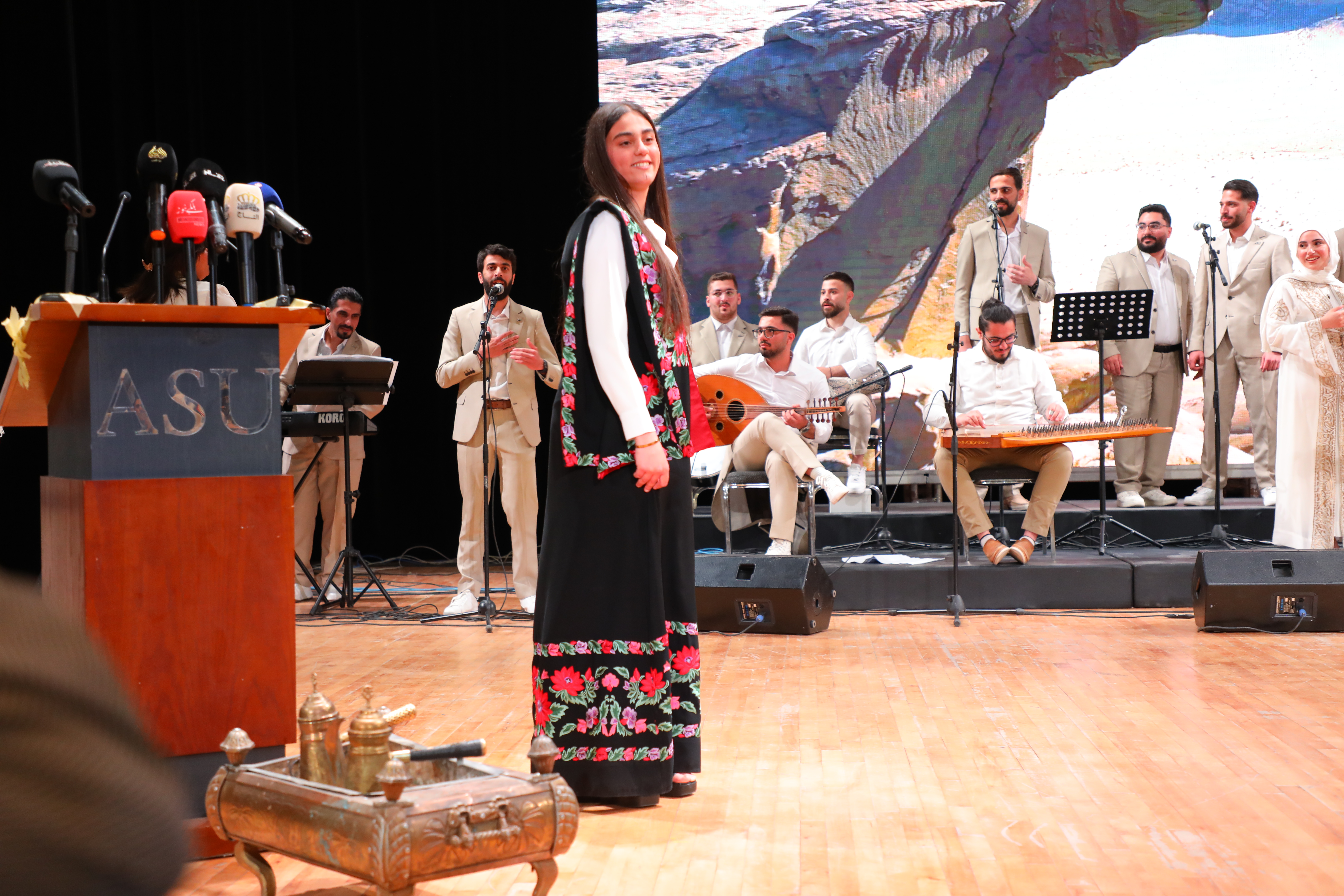 Madar Al-Saa Images 0.037163932462680904
