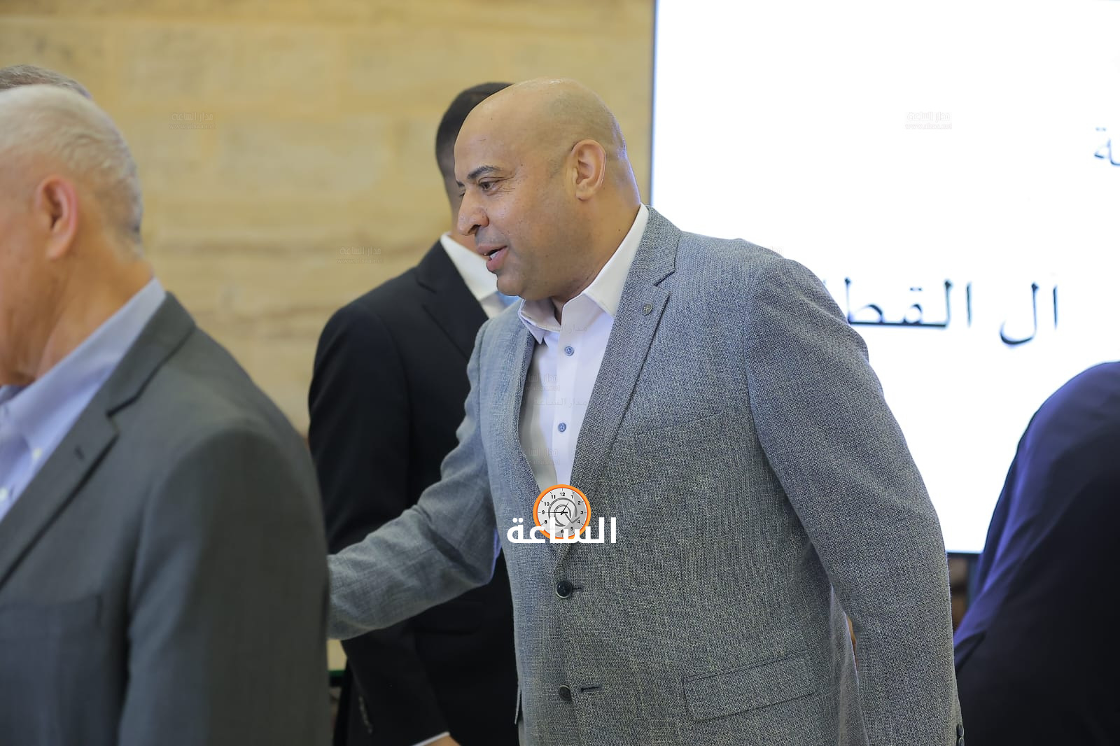 Madar Al-Saa Images 0.3858667713830234