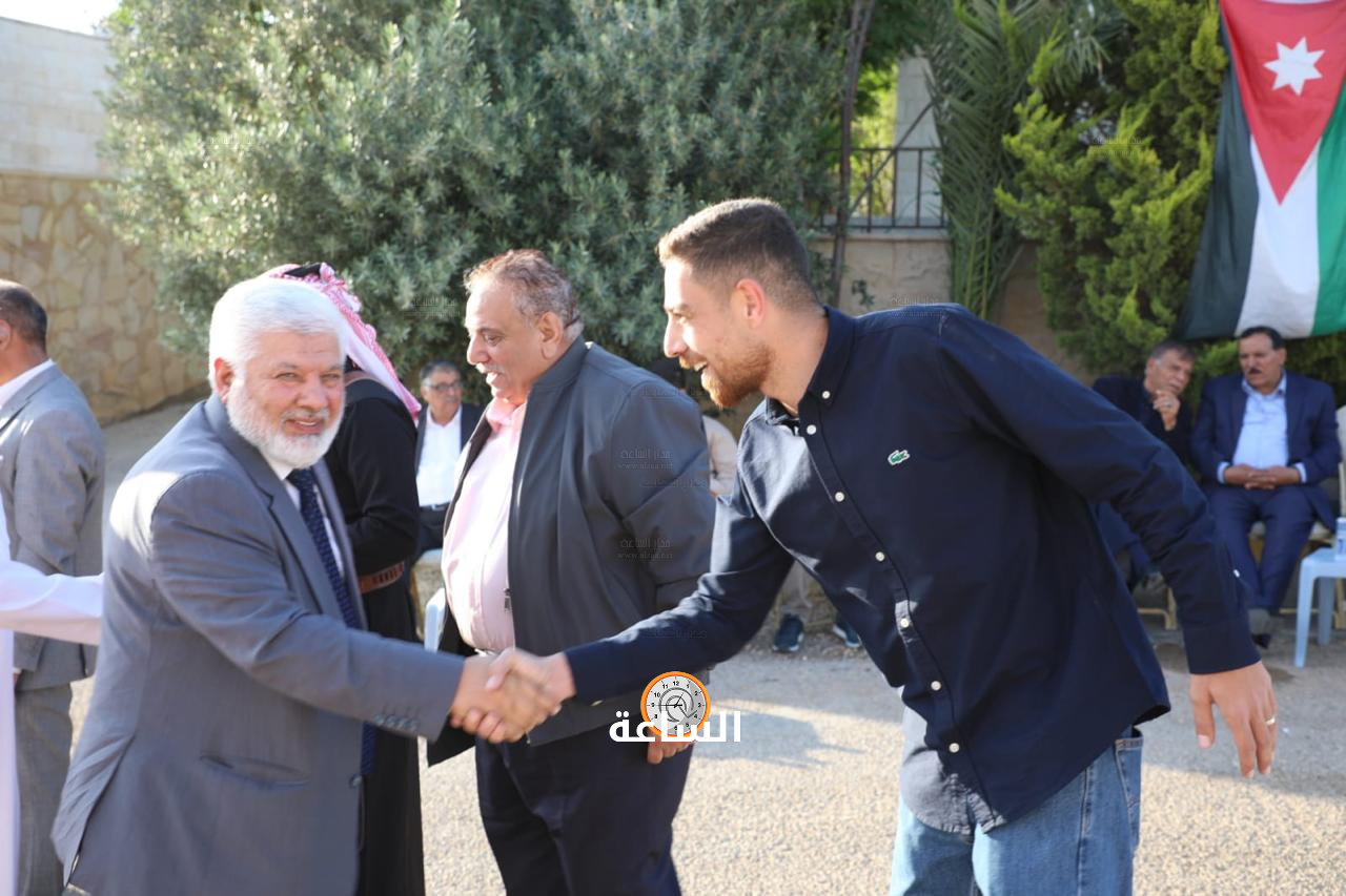 Madar Al-Saa Images 0.37663678175271276