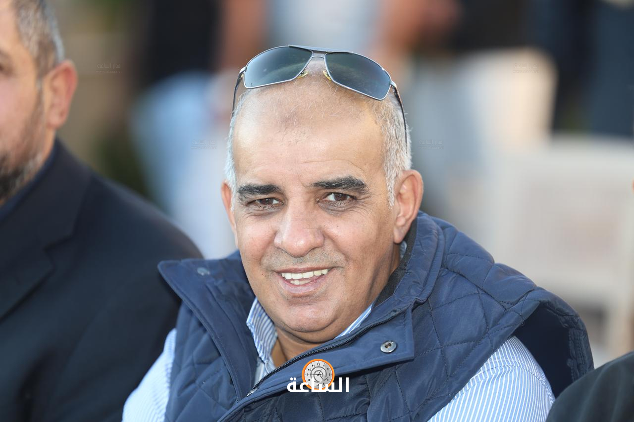 Madar Al-Saa Images 0.32097280746414136