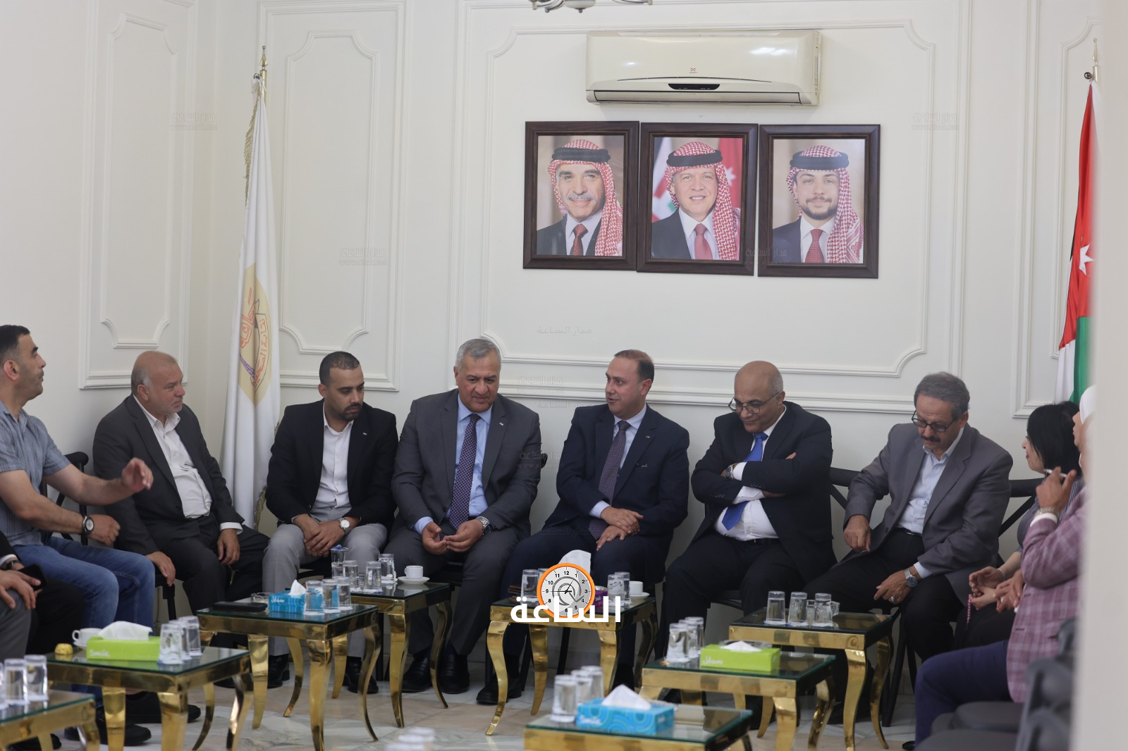 Madar Al-Saa Images 0.8674676346780271