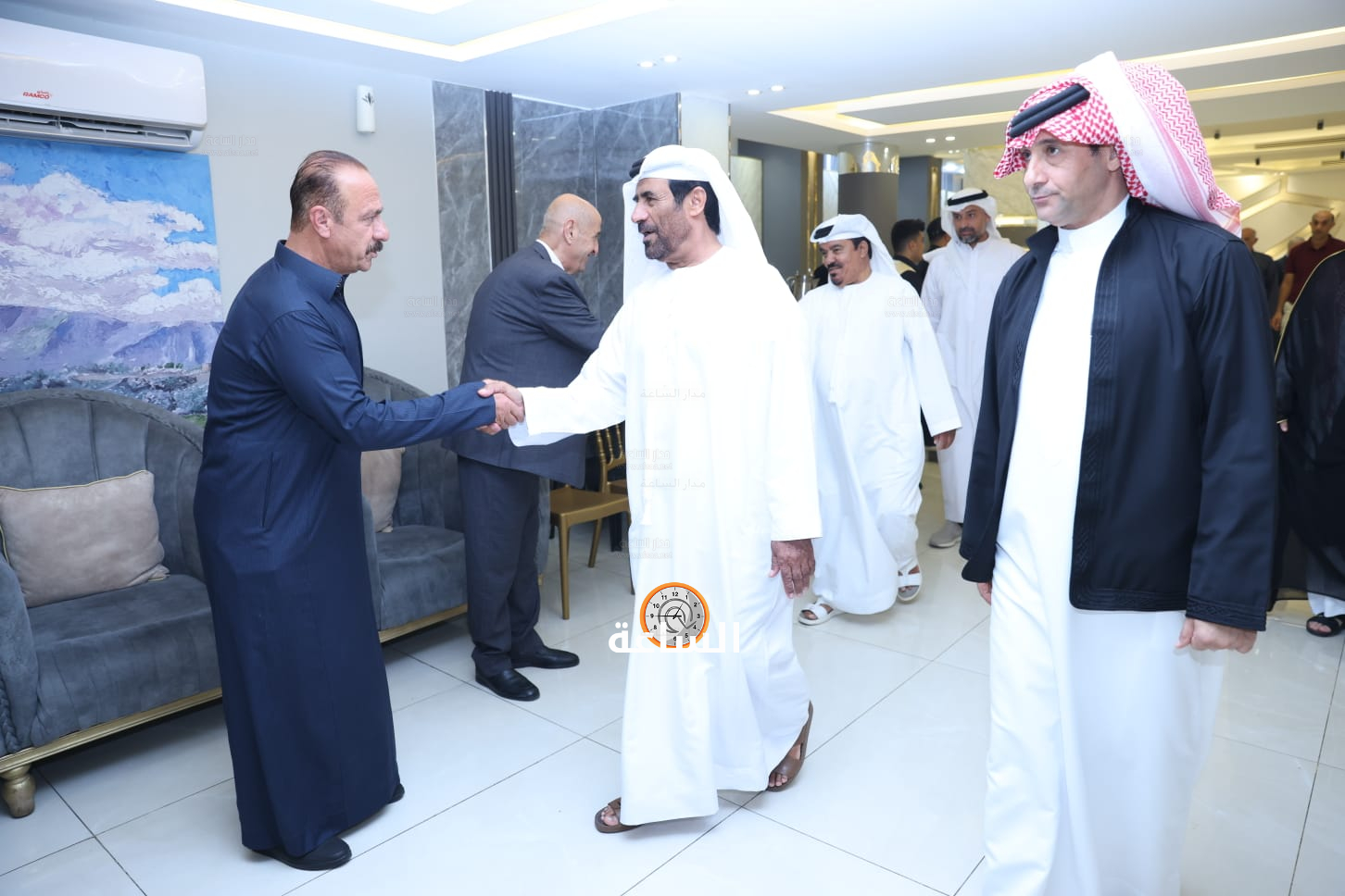 Madar Al-Saa Images 0.389415694325439