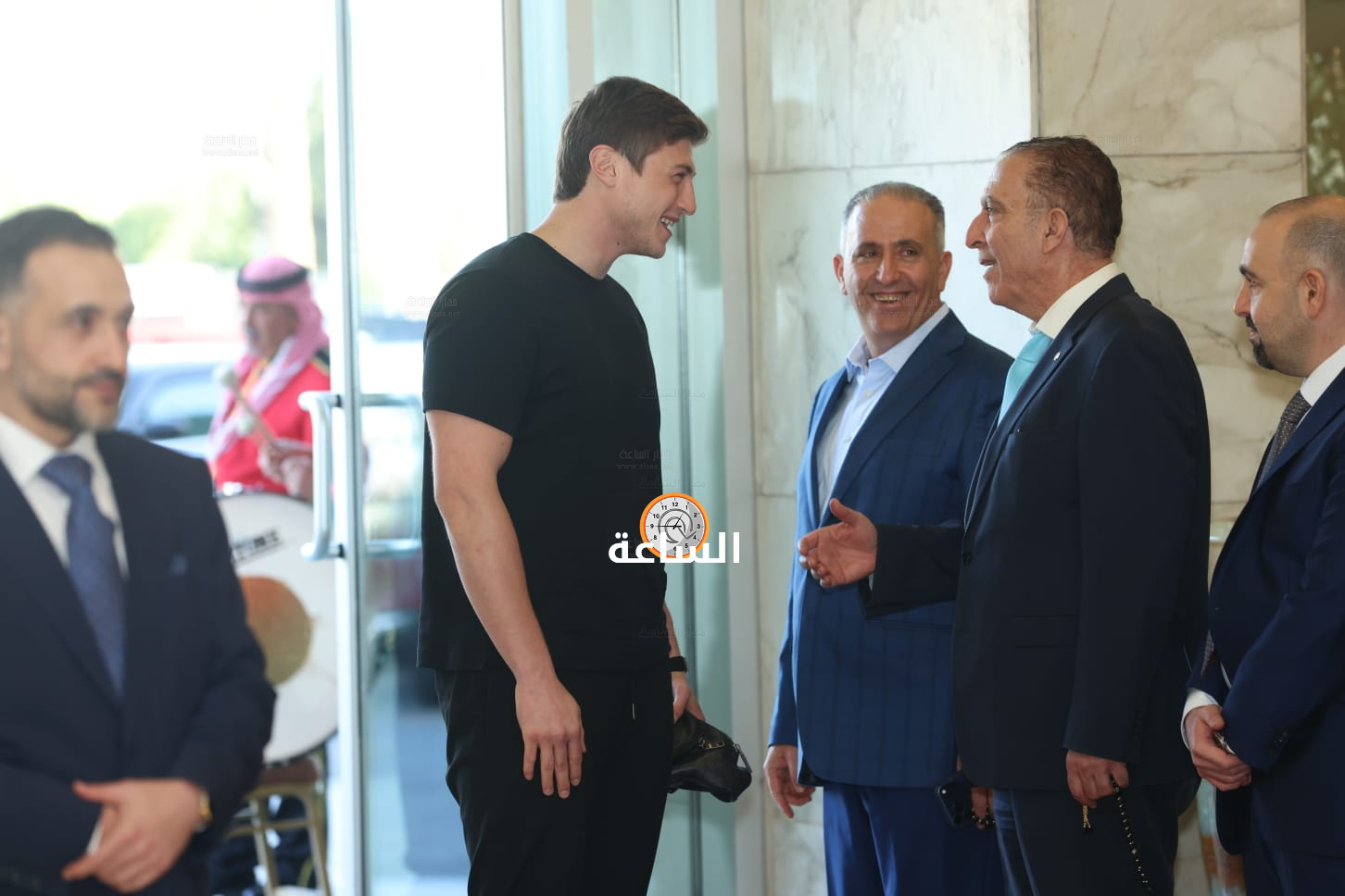 Madar Al-Saa Images 0.7495947450889726