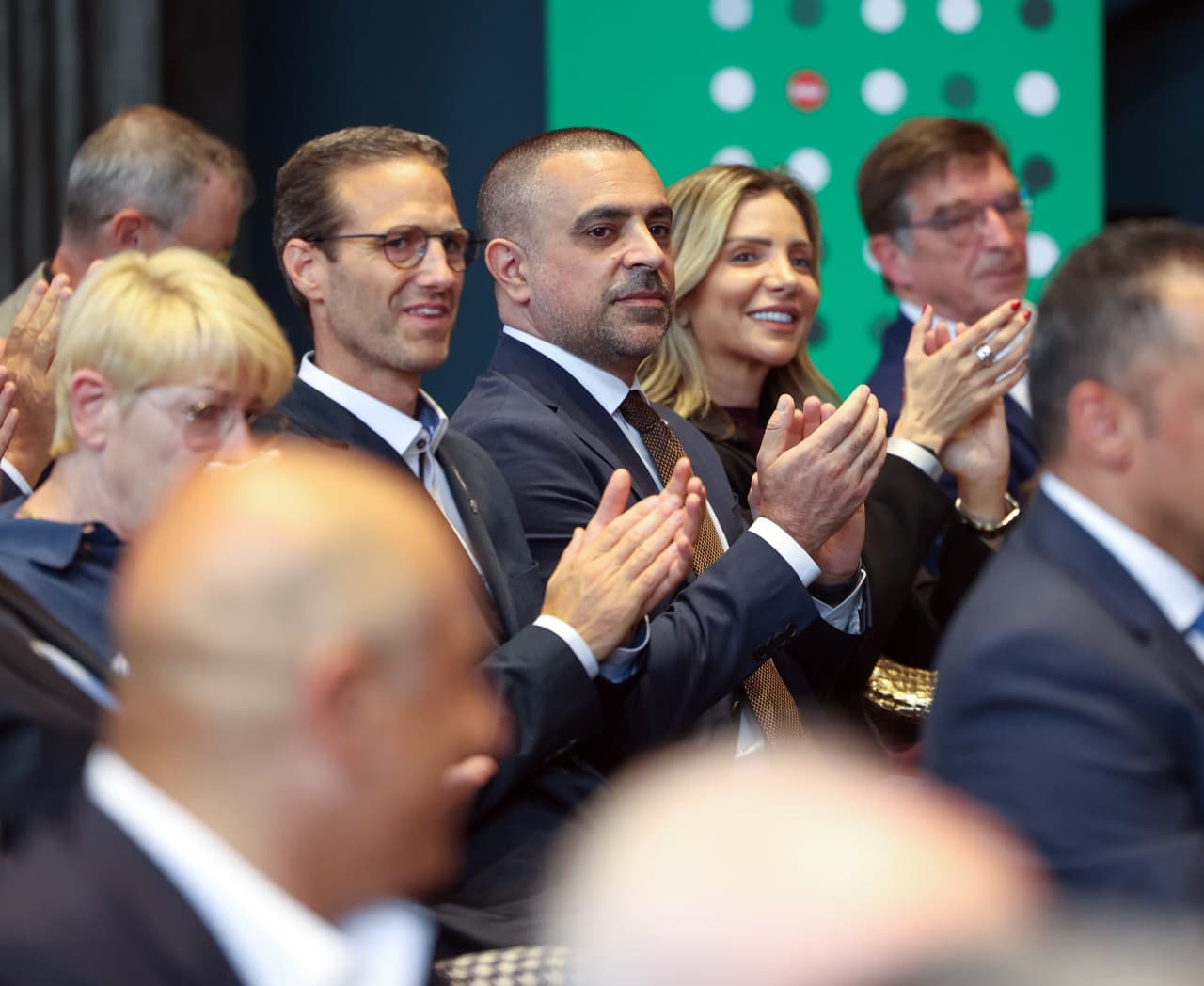 Madar Al-Saa Images 0.588240481080427